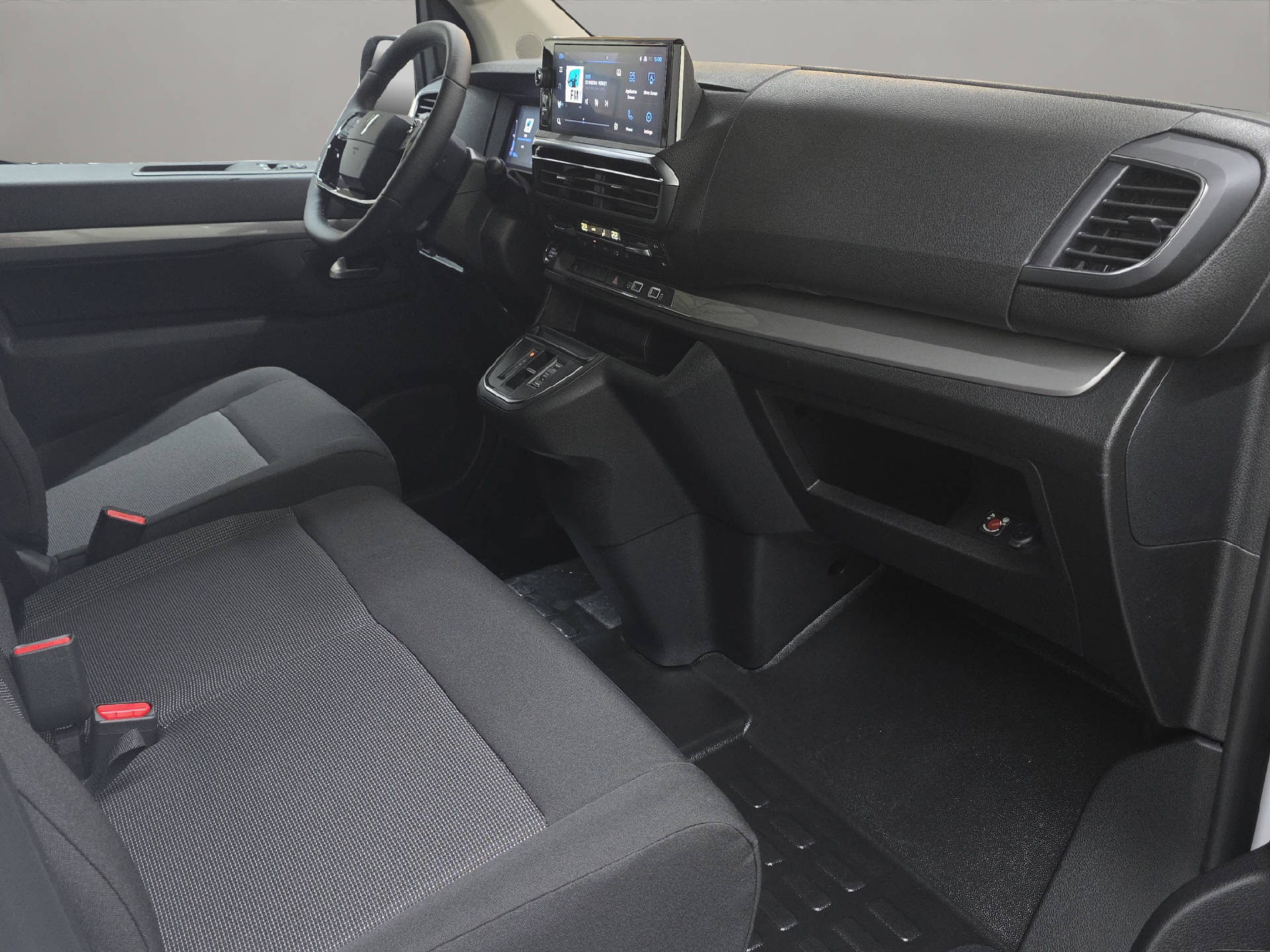 PEUGEOT Traveller Long 2.2 BlueHDi 180 Family Edition S/S-image-9