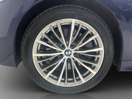 BMW 330e xDrive Steptronic-image-7