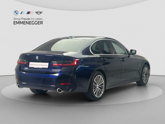 BMW 330e xDrive Steptronic-image-4