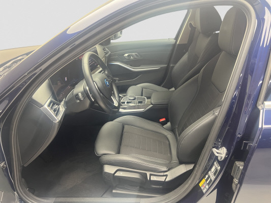 BMW 330e xDrive Steptronic-image-8