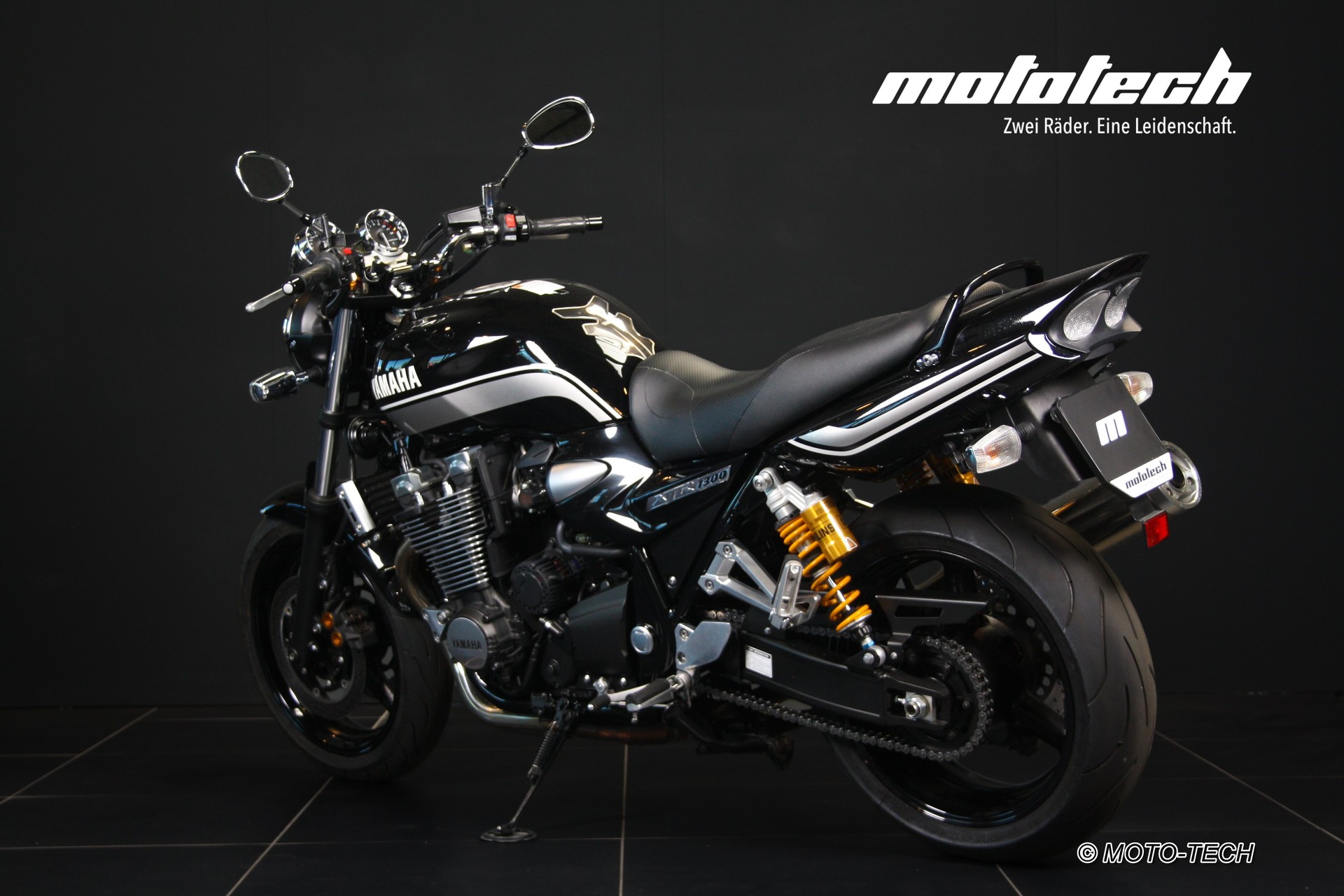 YAMAHA XJR 1300-showroom-element-3