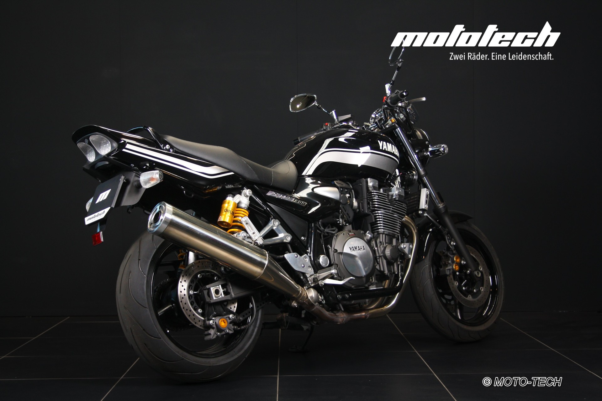 YAMAHA XJR 1300-showroom-element-2