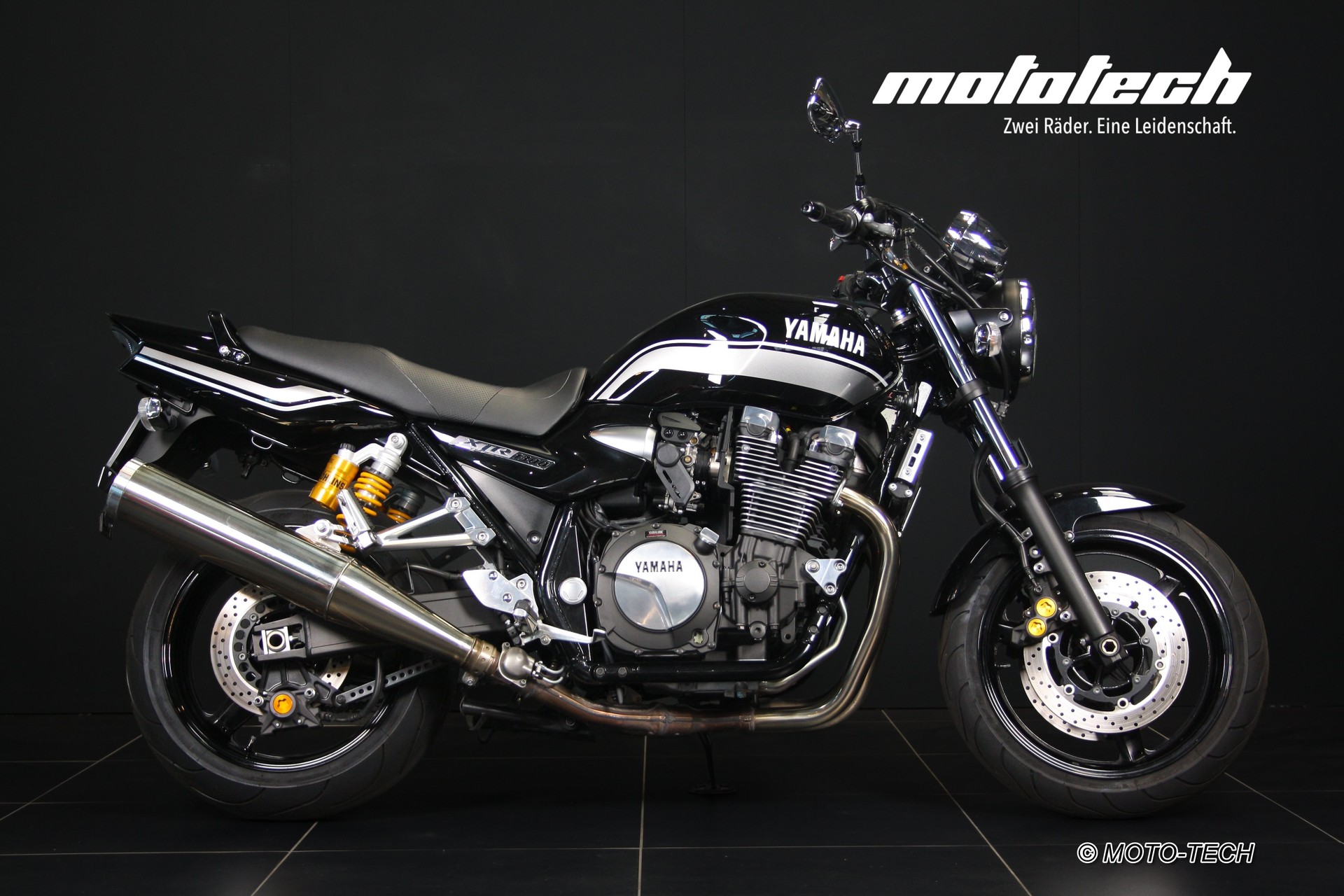 YAMAHA XJR 1300-showroom-element-1