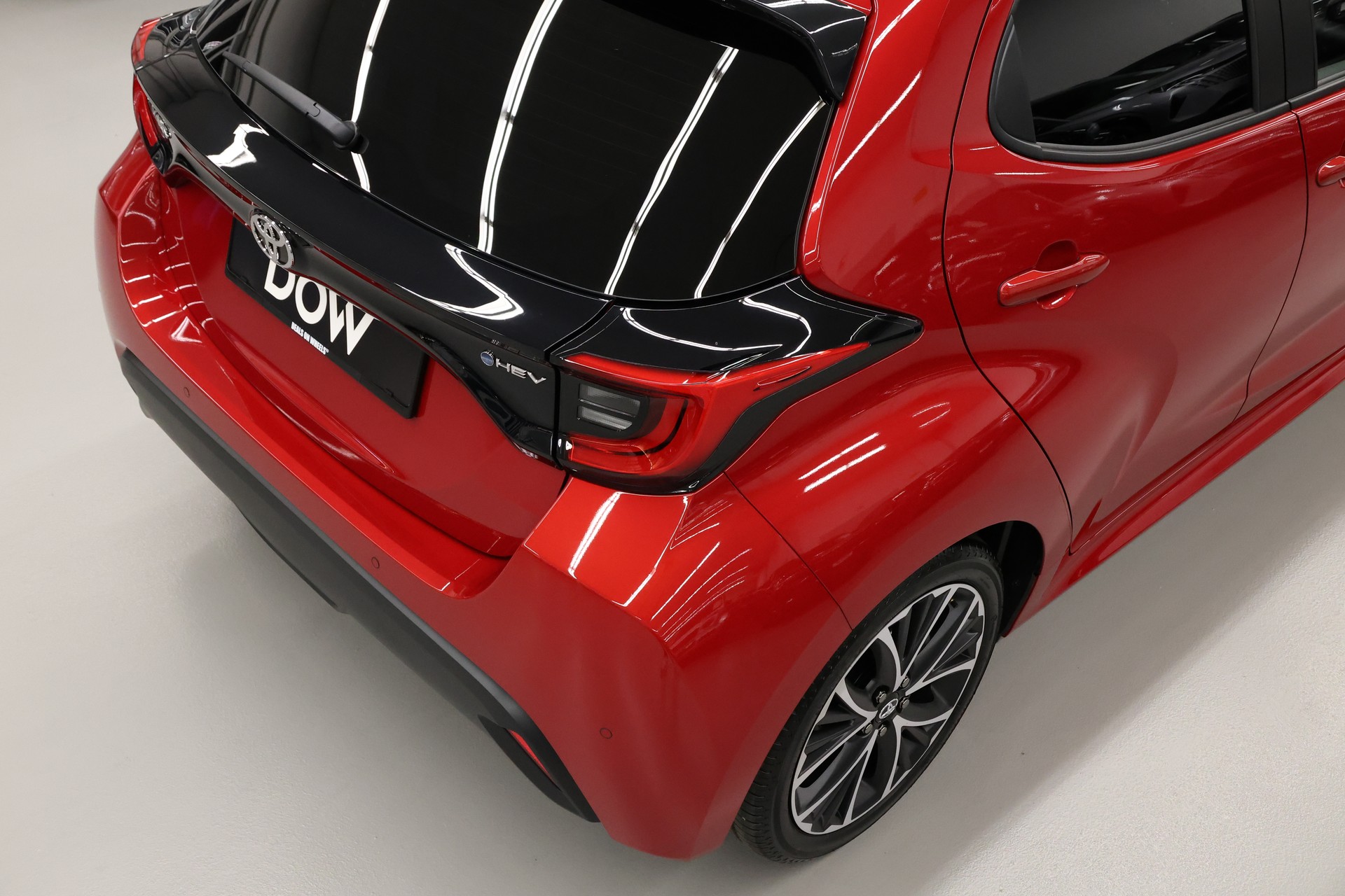 TOYOTA Yaris 1.5 VVT-i HSD Teamplayer-image-9
