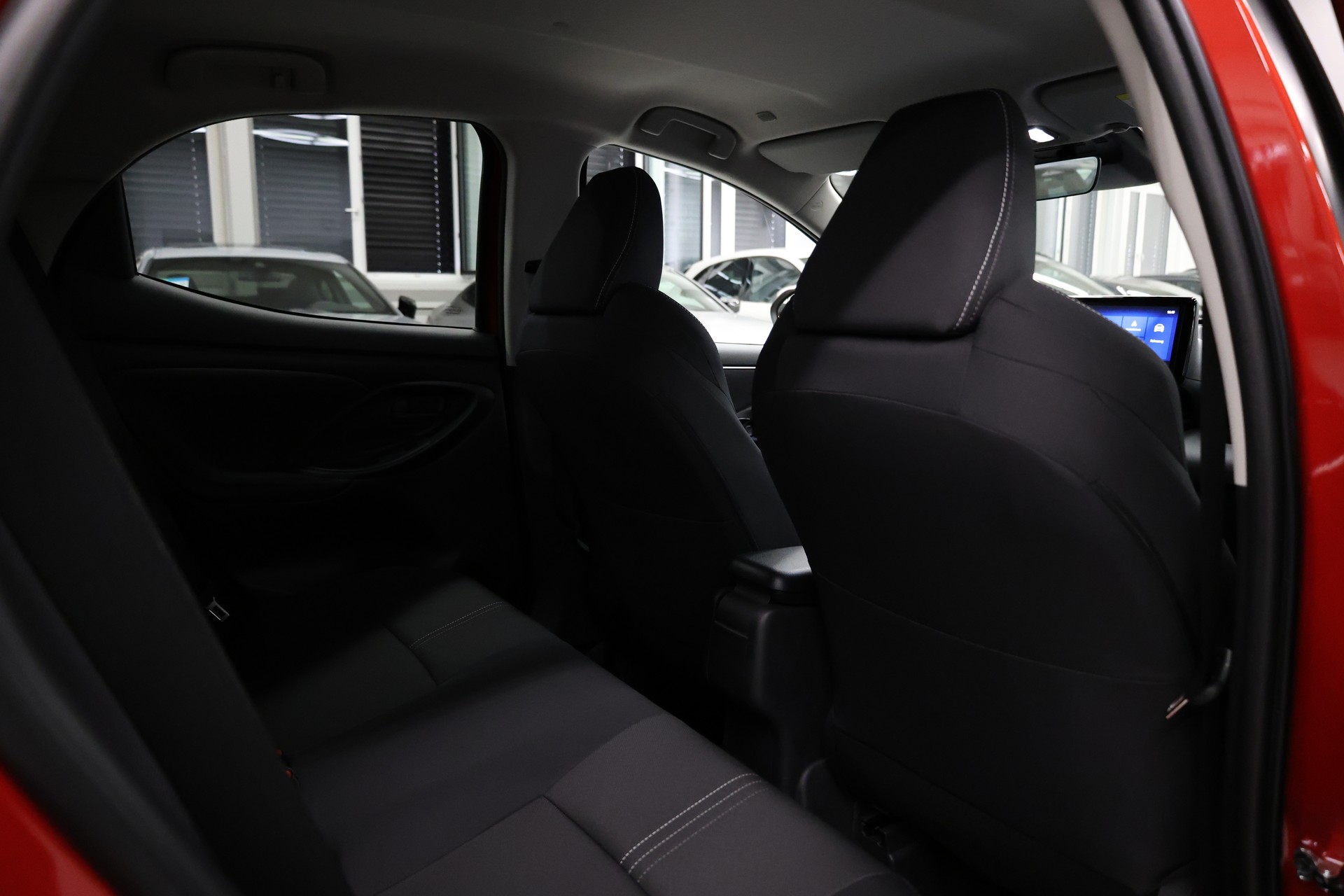 TOYOTA Yaris 1.5 VVT-i HSD Teamplayer-image-36