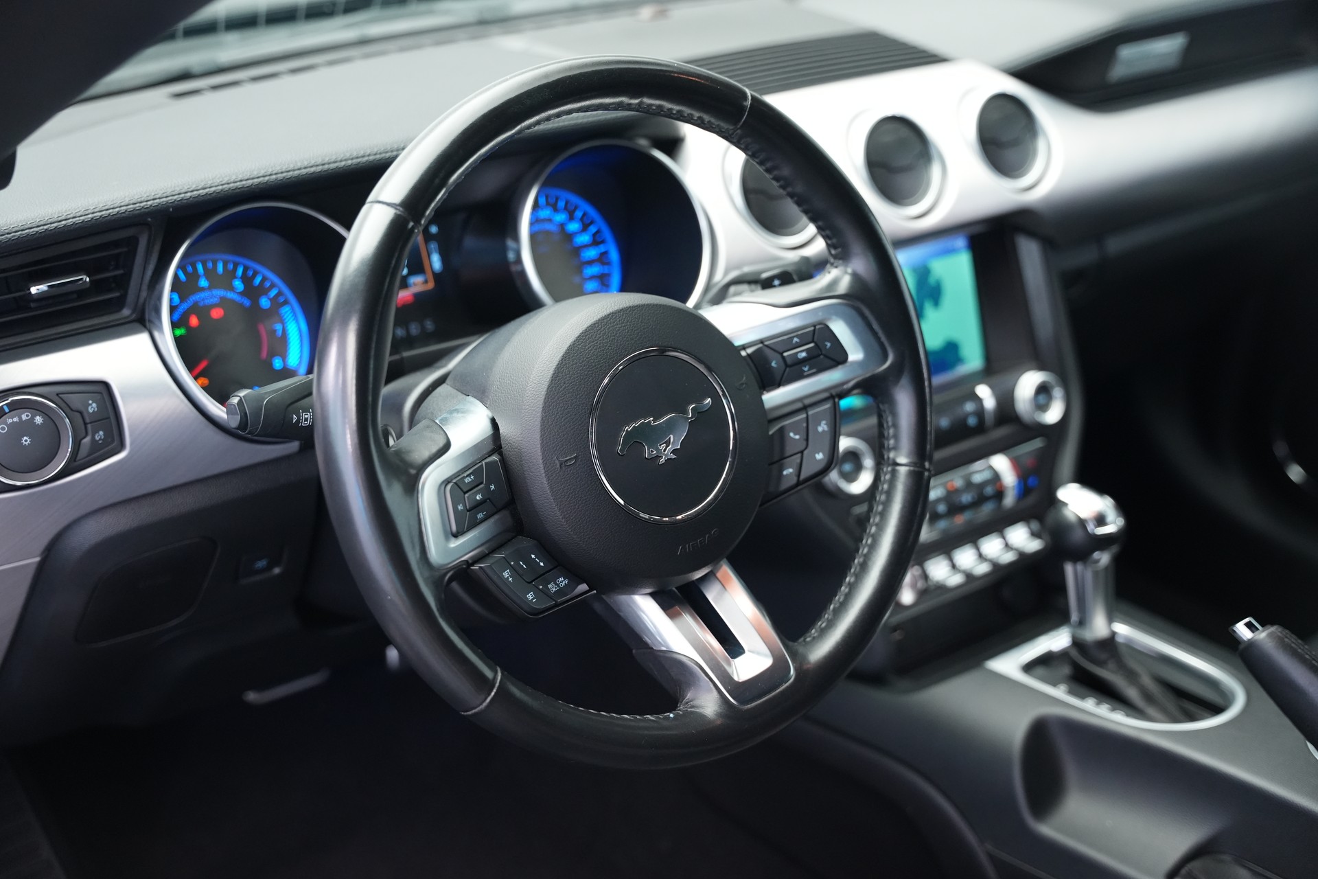 FORD Mustang Fastback 5.0 V8 GT Automat-image-17