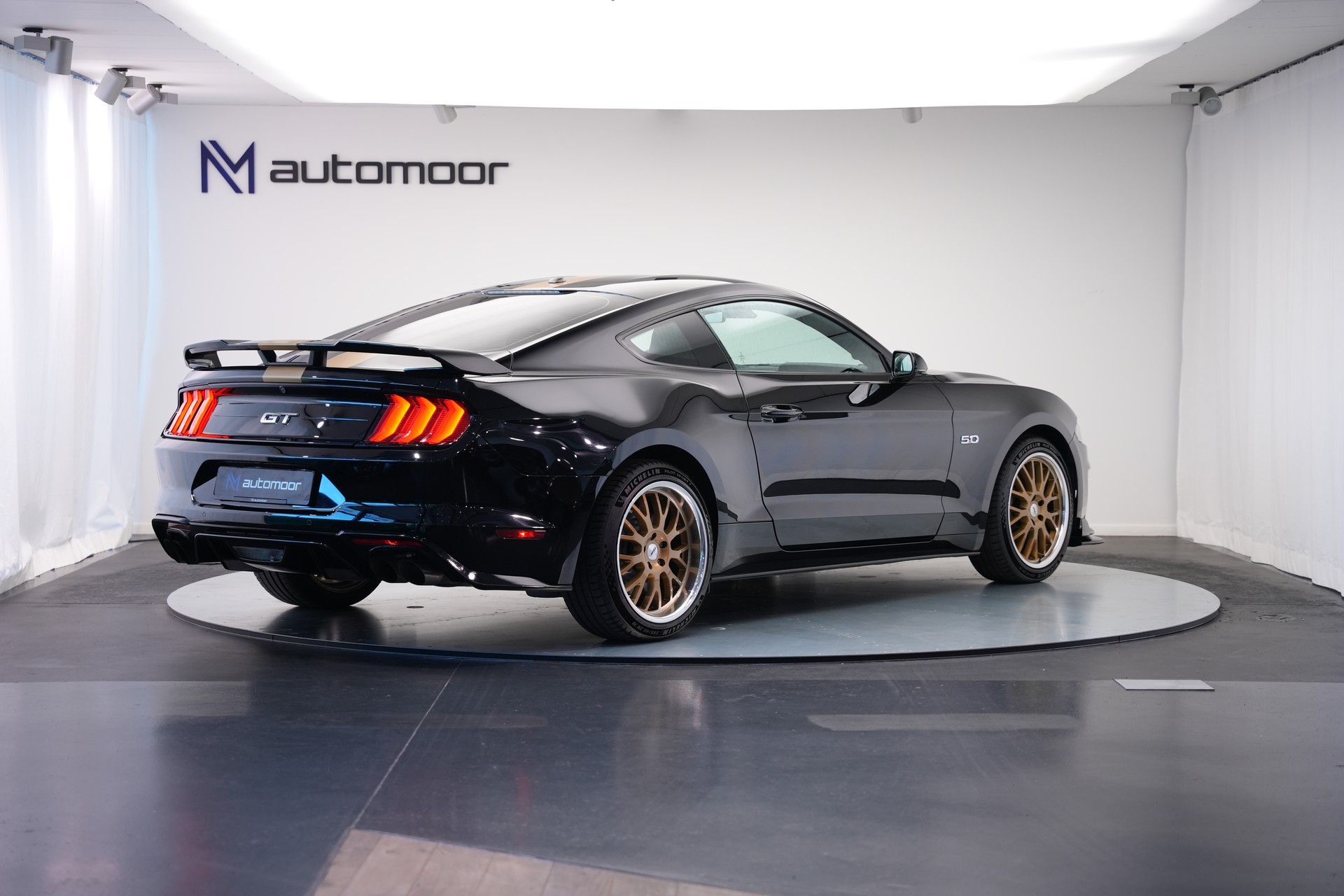 FORD Mustang Fastback 5.0 V8 GT Automat-image-4