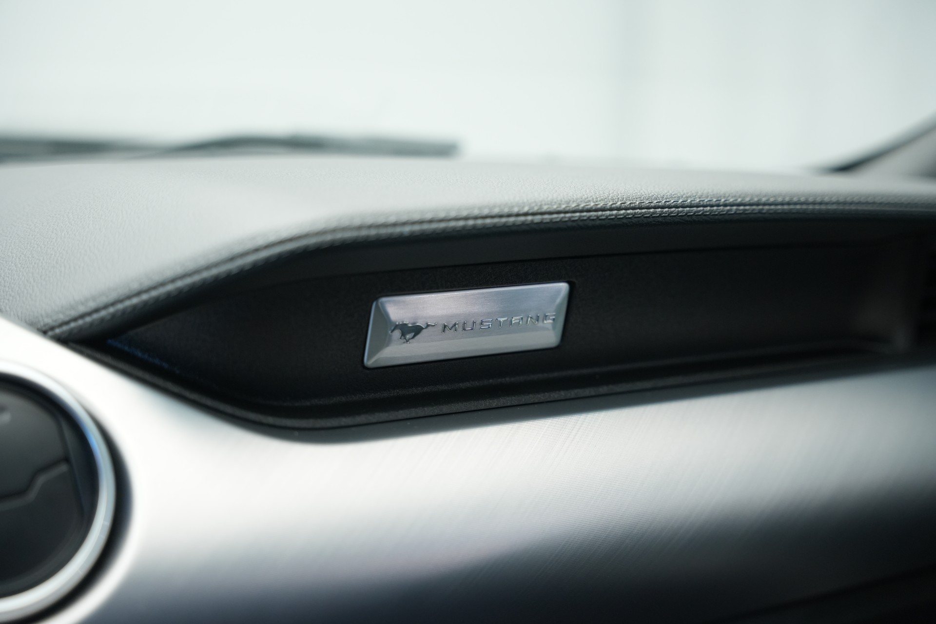 FORD Mustang Fastback 5.0 V8 GT Automat-image-27