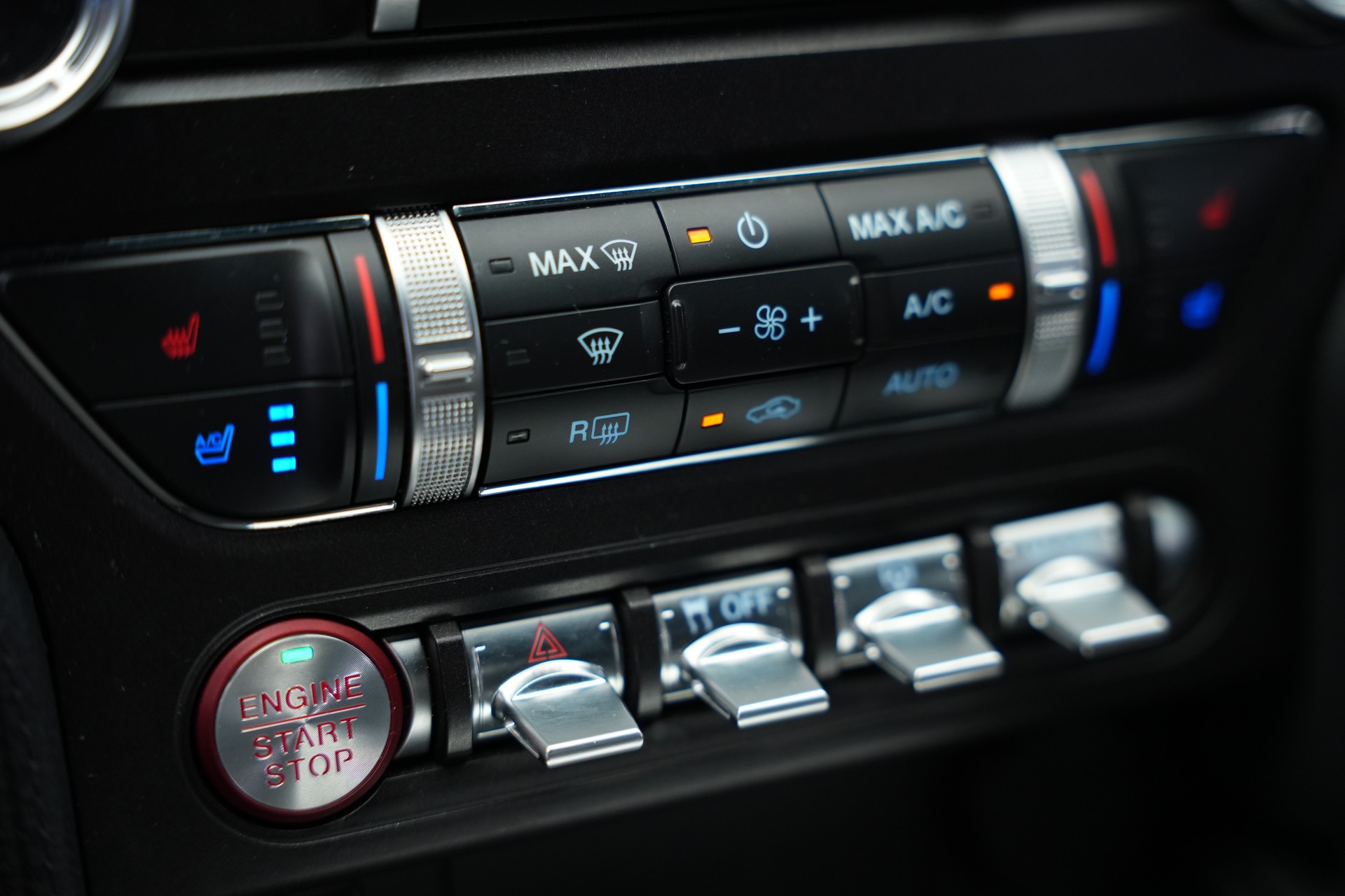 FORD Mustang Fastback 5.0 V8 GT Automat-image-26