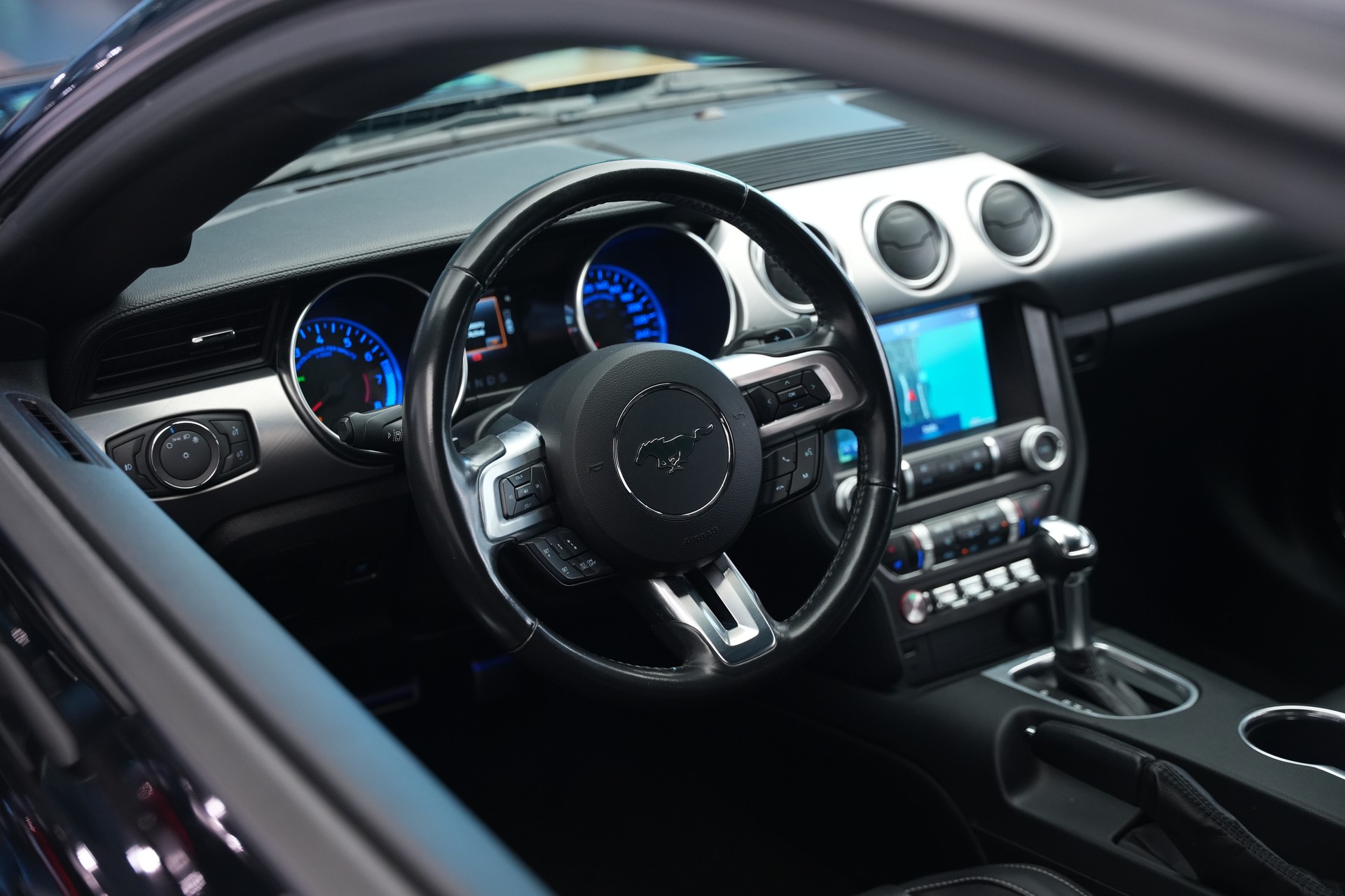 FORD Mustang Fastback 5.0 V8 GT Automat-image-42