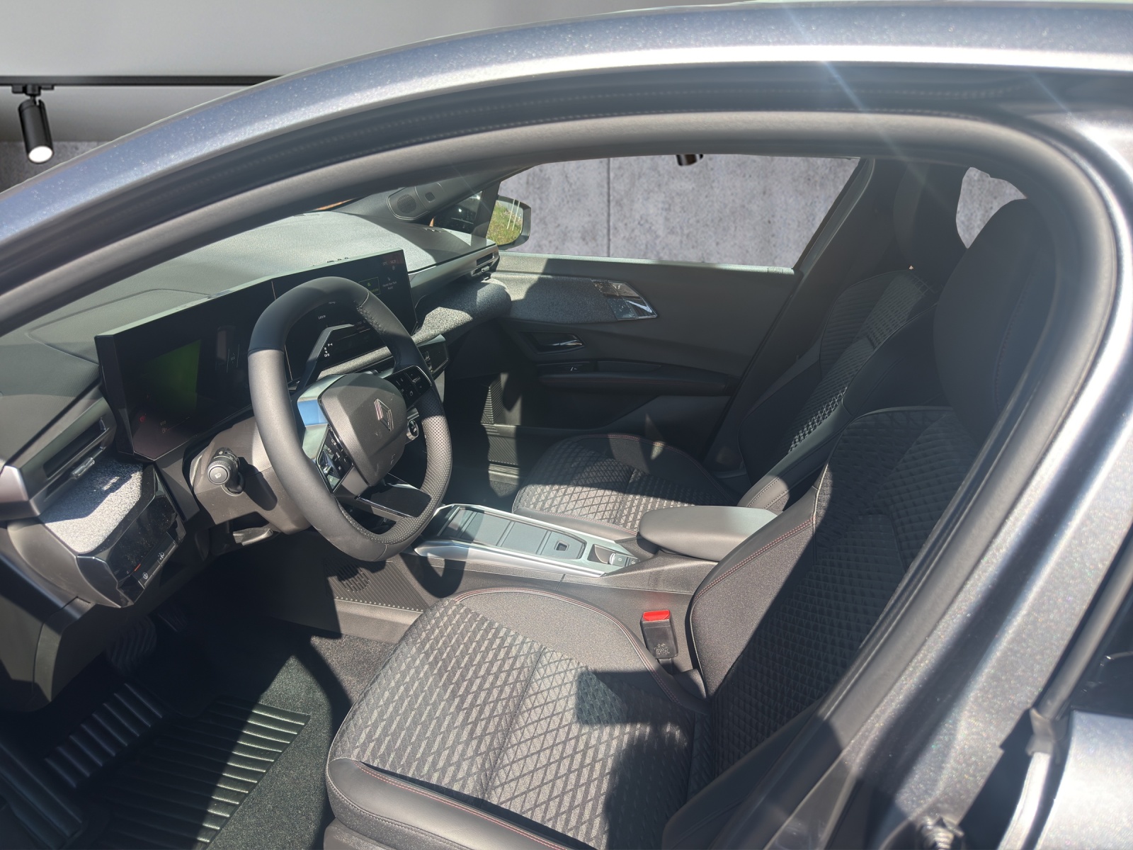 RENAULT Clio 1.8 E-Tech Techno-image-10