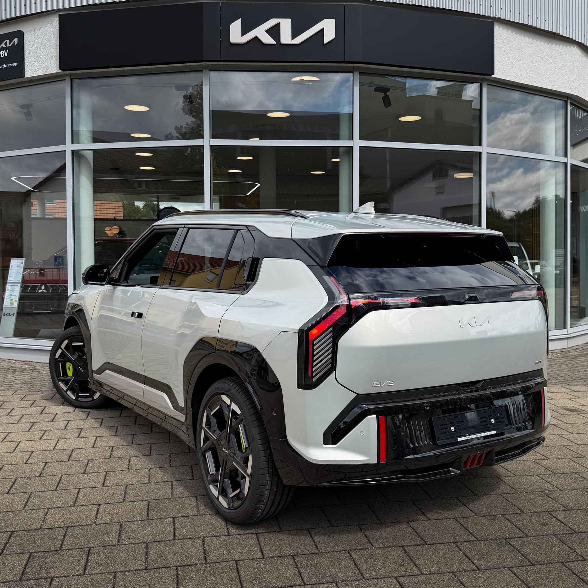 KIA EV3 81 kWh GT 4x4-showroom-element-1