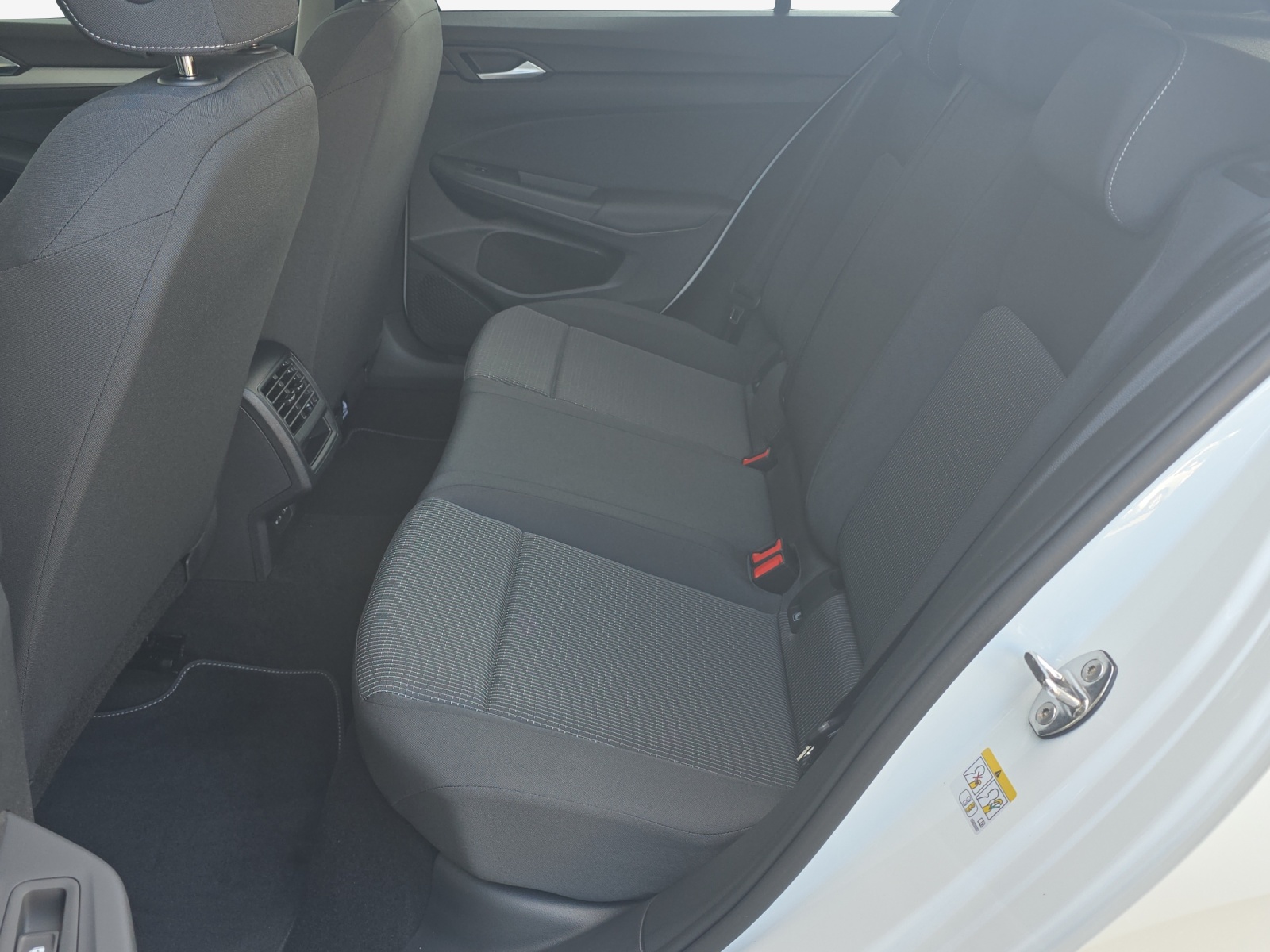 VW Golf 1.5 e TSI mHEV Value DSG-image-11