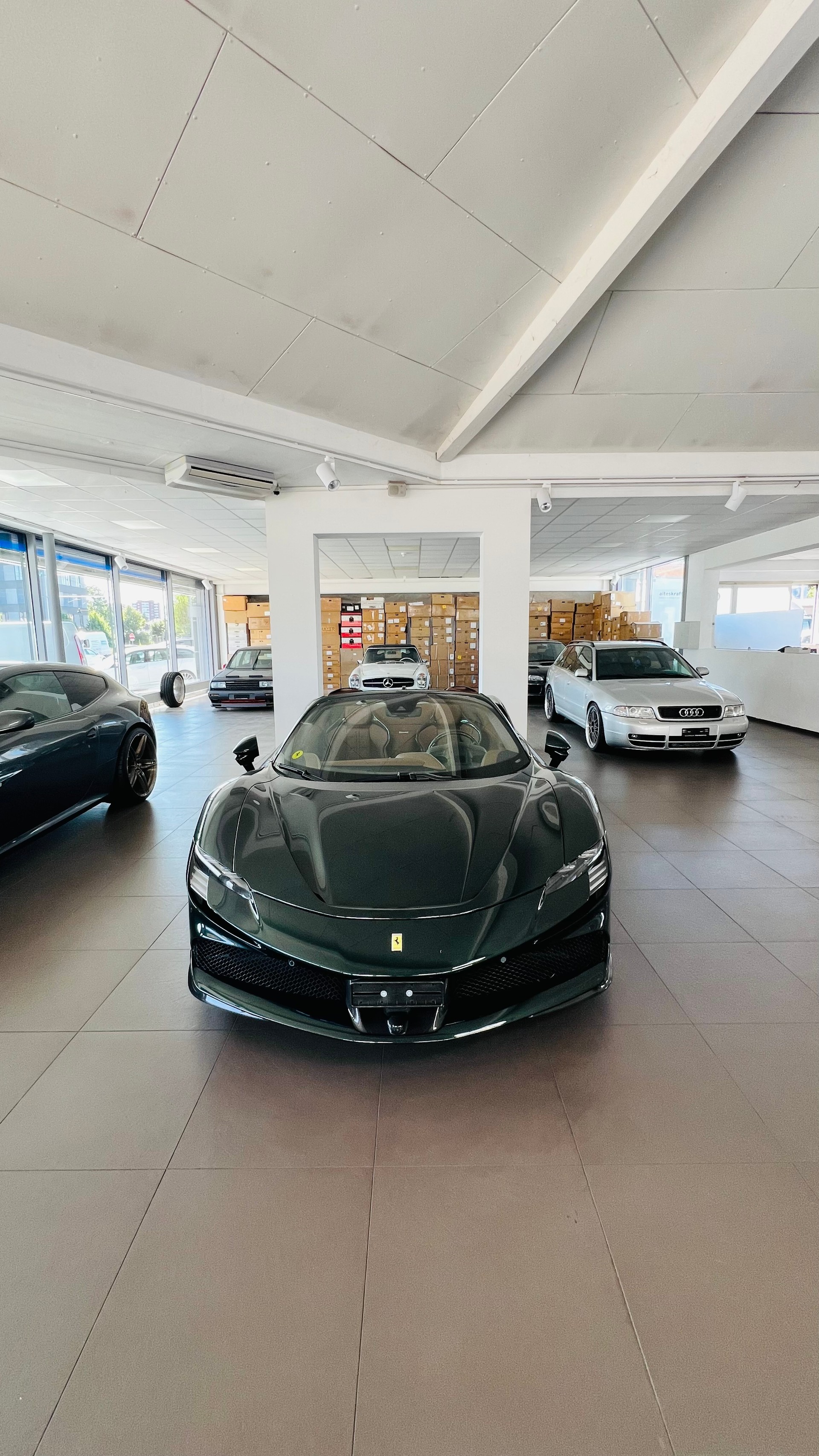 FERRARI SF90 Spider-showroom-element-1