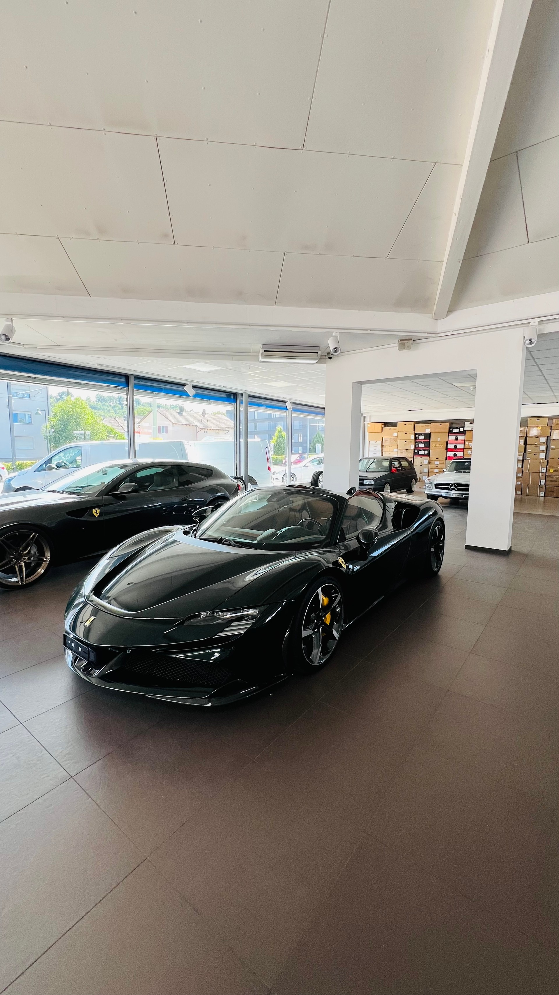 FERRARI SF90 Spider-showroom-element-2