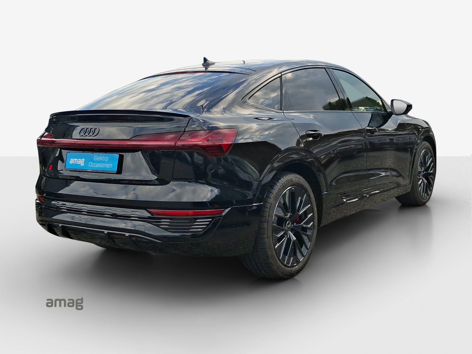 AUDI Q8 Sportback 55 e-tron Black Edition quattro-image-4
