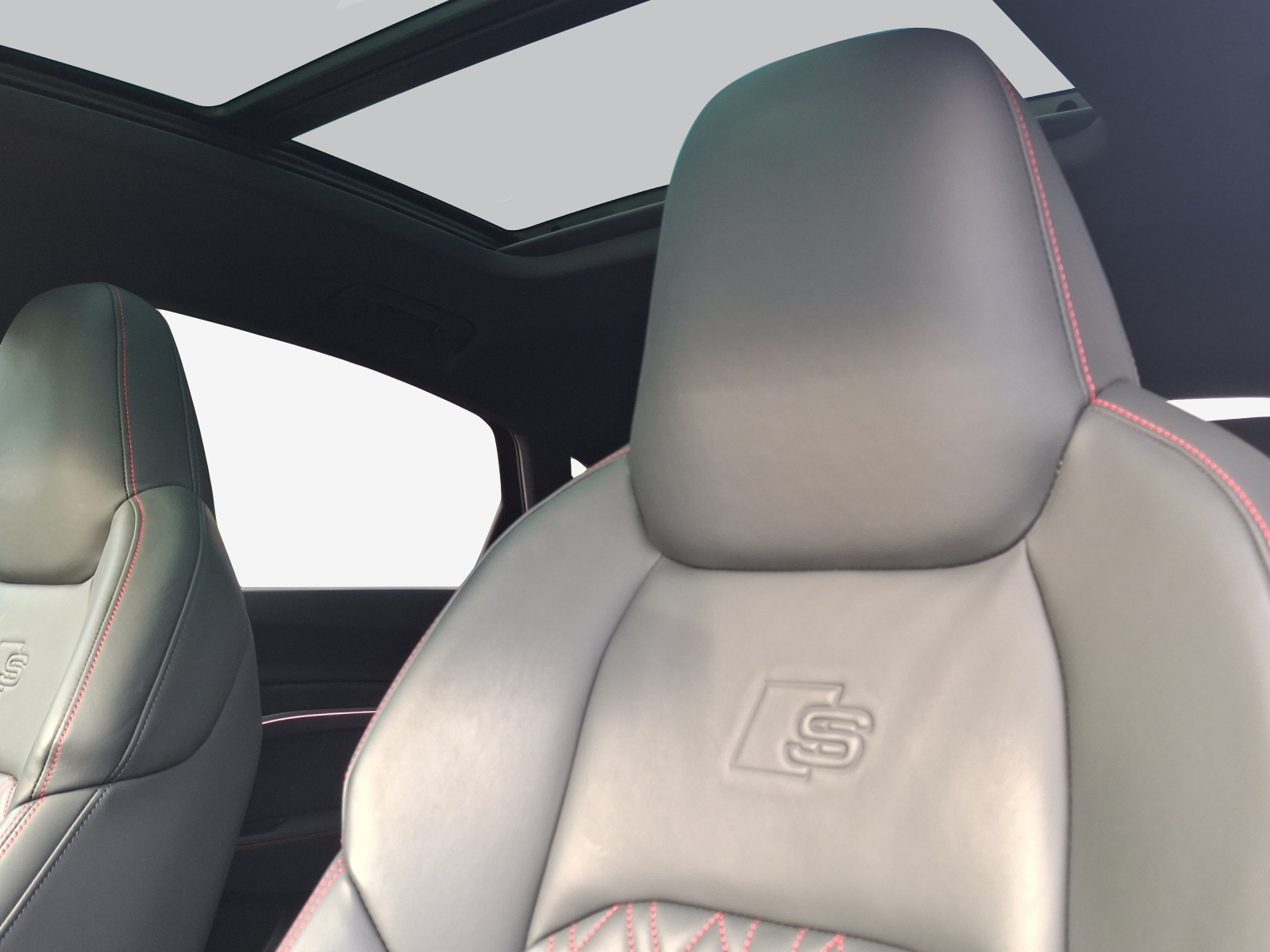 AUDI Q8 Sportback 55 e-tron Black Edition quattro-image-13