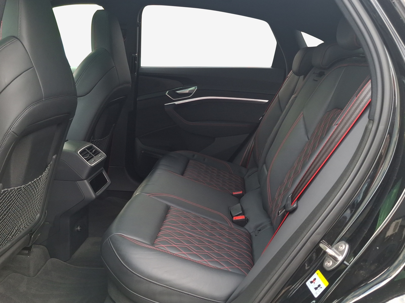 AUDI Q8 Sportback 55 e-tron Black Edition quattro-image-11