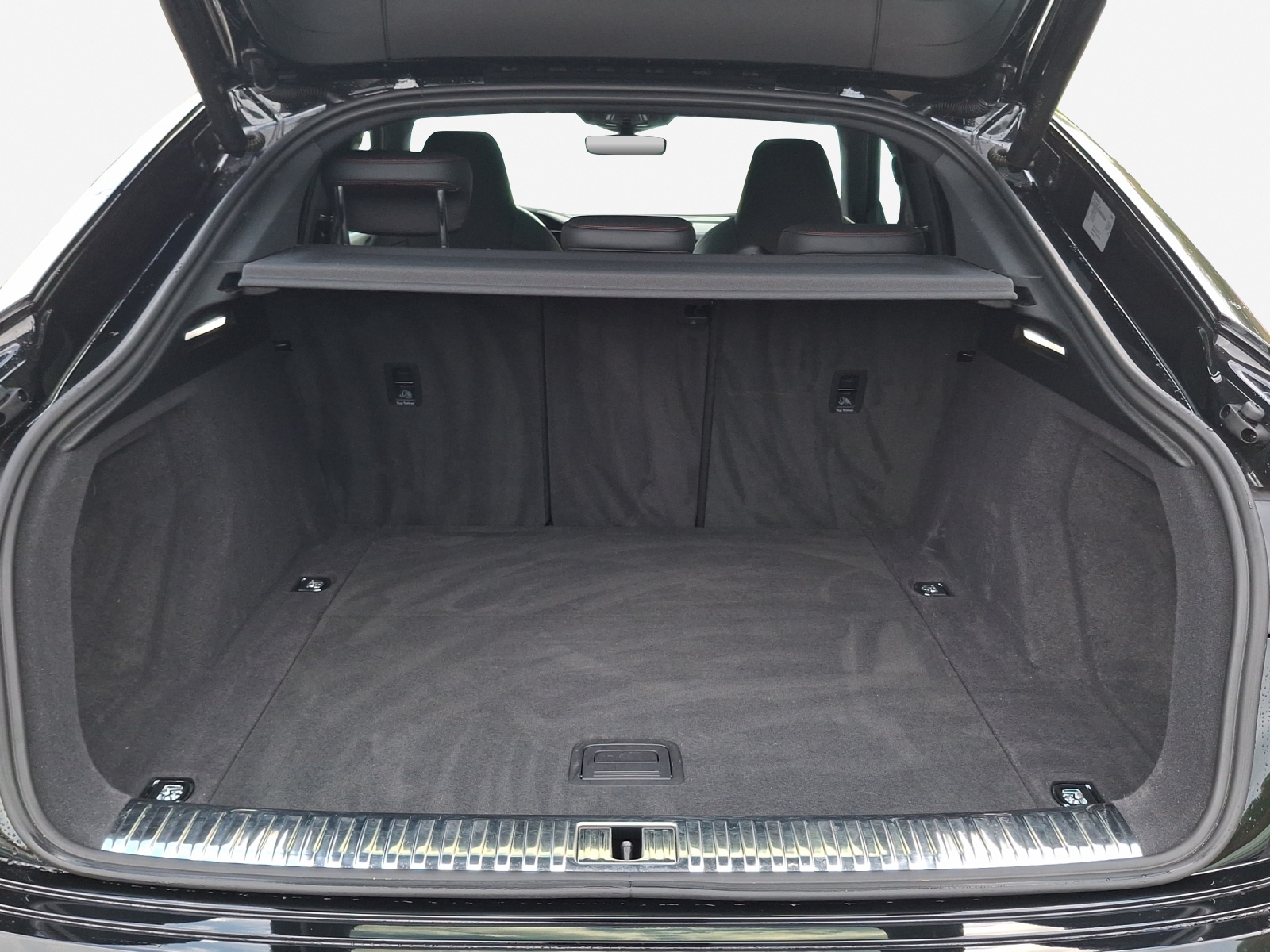 AUDI Q8 Sportback 55 e-tron Black Edition quattro-image-12