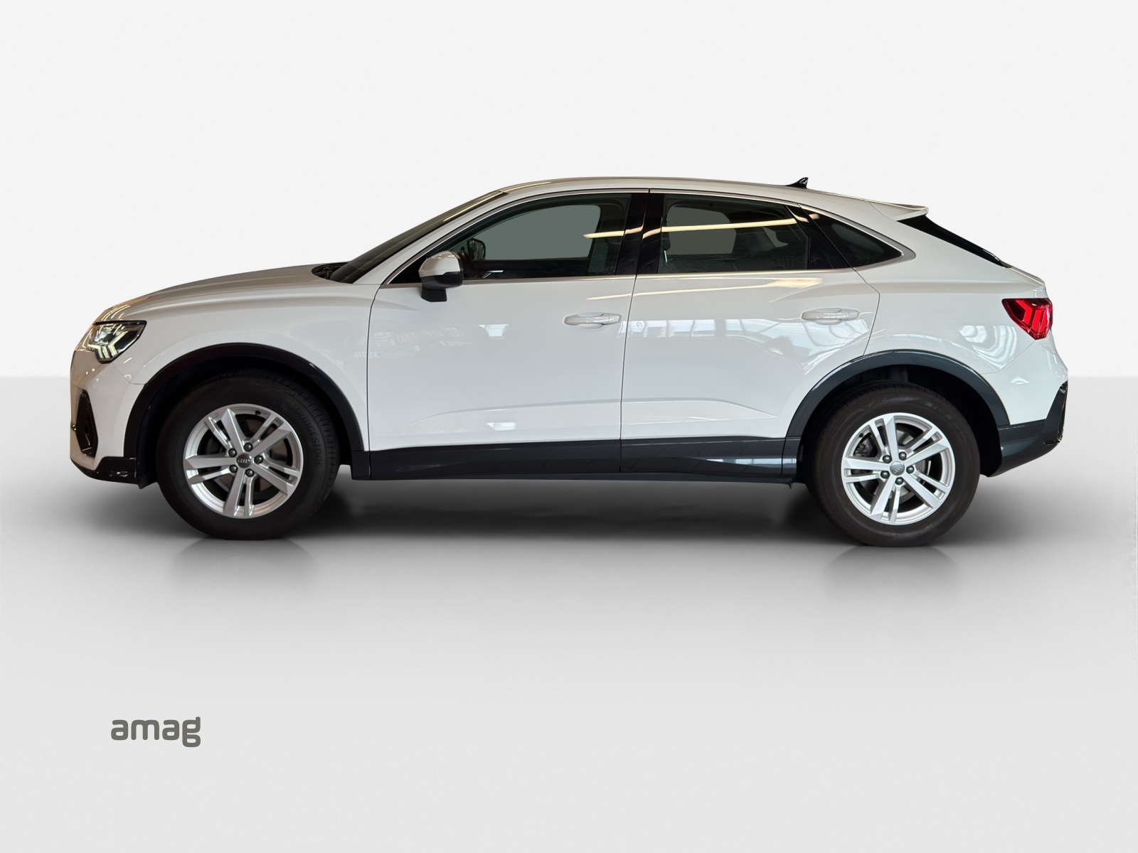 AUDI Q3 Sportback 35 TFSI Attraction S-tronic-image-1