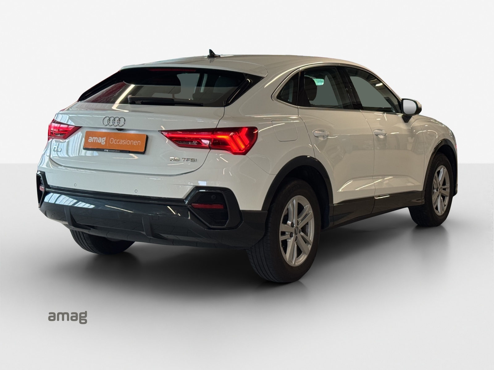 AUDI Q3 Sportback 35 TFSI Attraction S-tronic-image-4