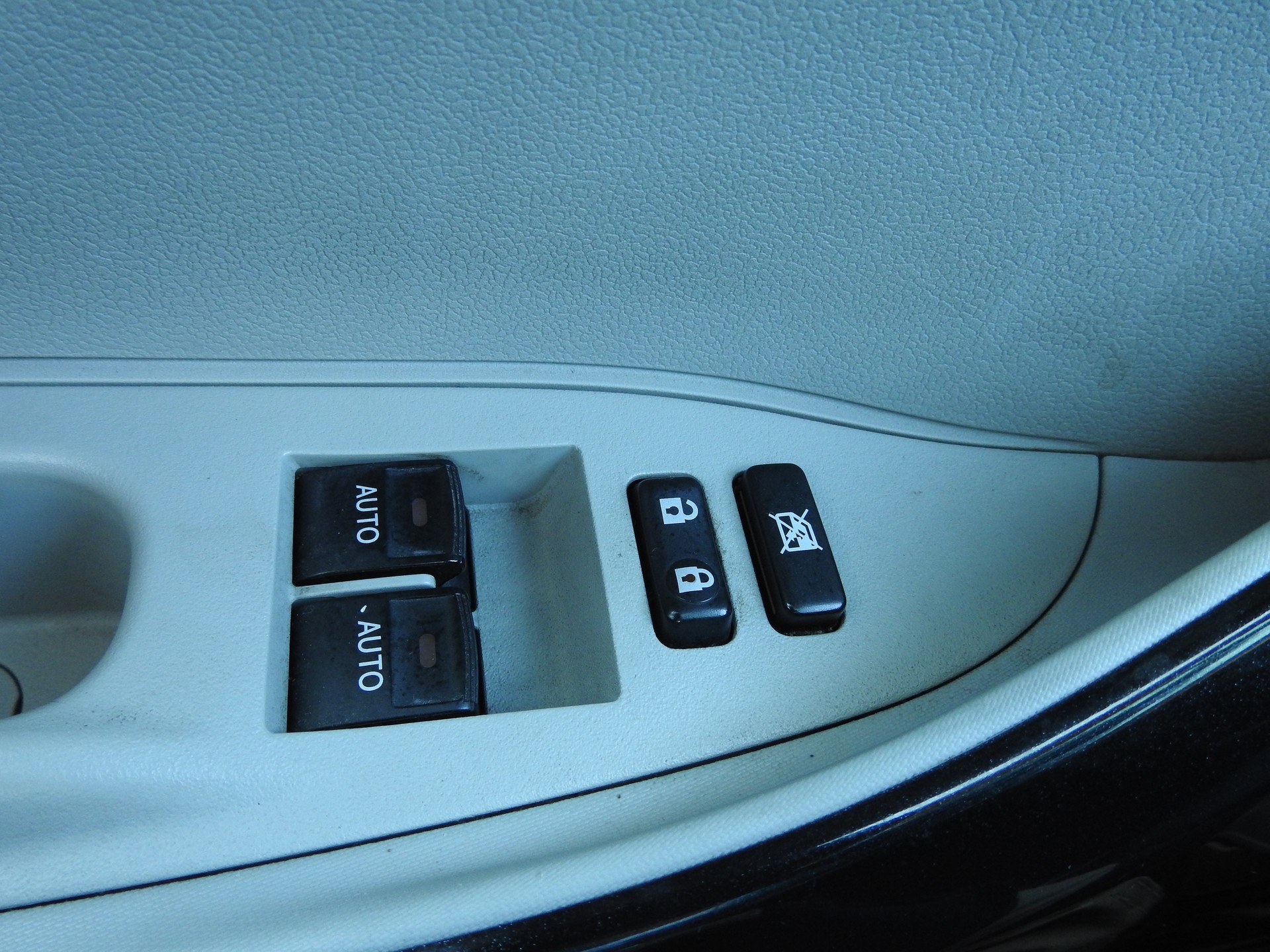 TOYOTA iQ 1.33 Dual VVT-i Linea Sol Premium-image-21