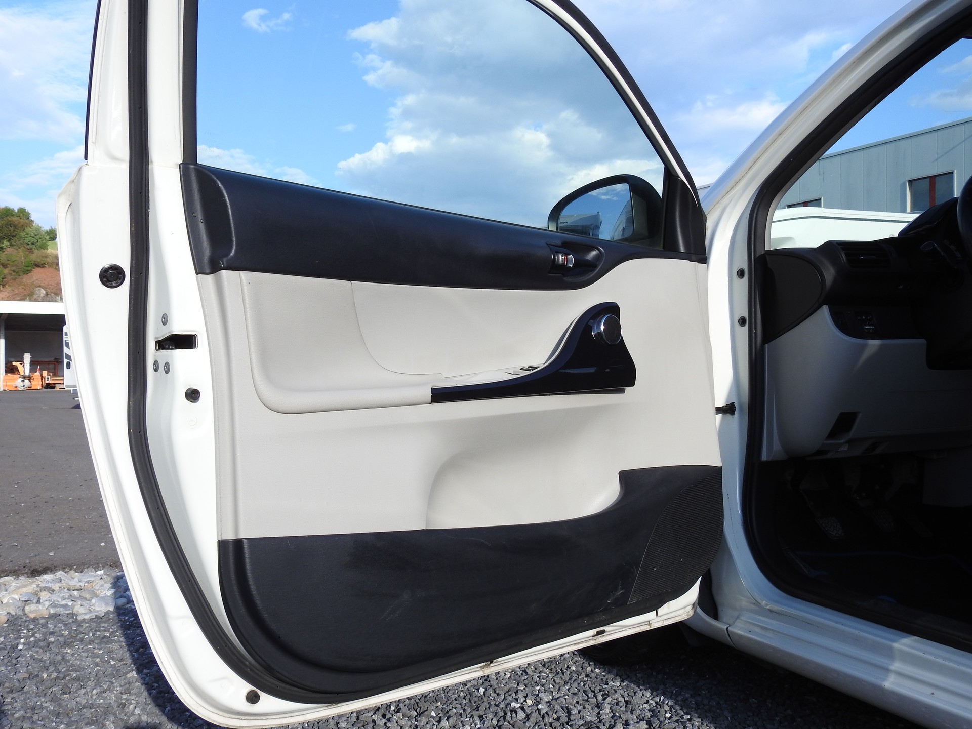 TOYOTA iQ 1.33 Dual VVT-i Linea Sol Premium-image-10