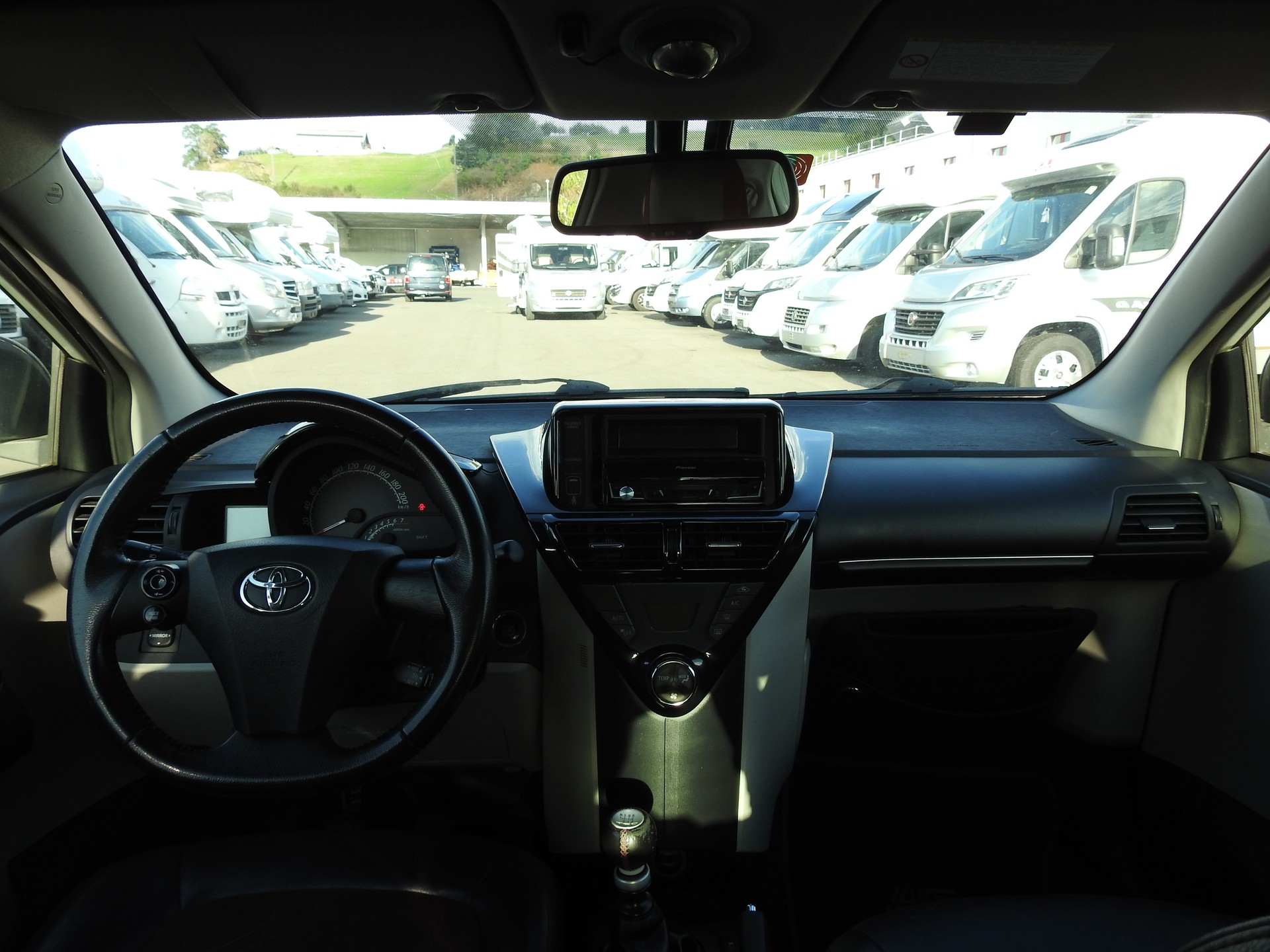 TOYOTA iQ 1.33 Dual VVT-i Linea Sol Premium-image-14