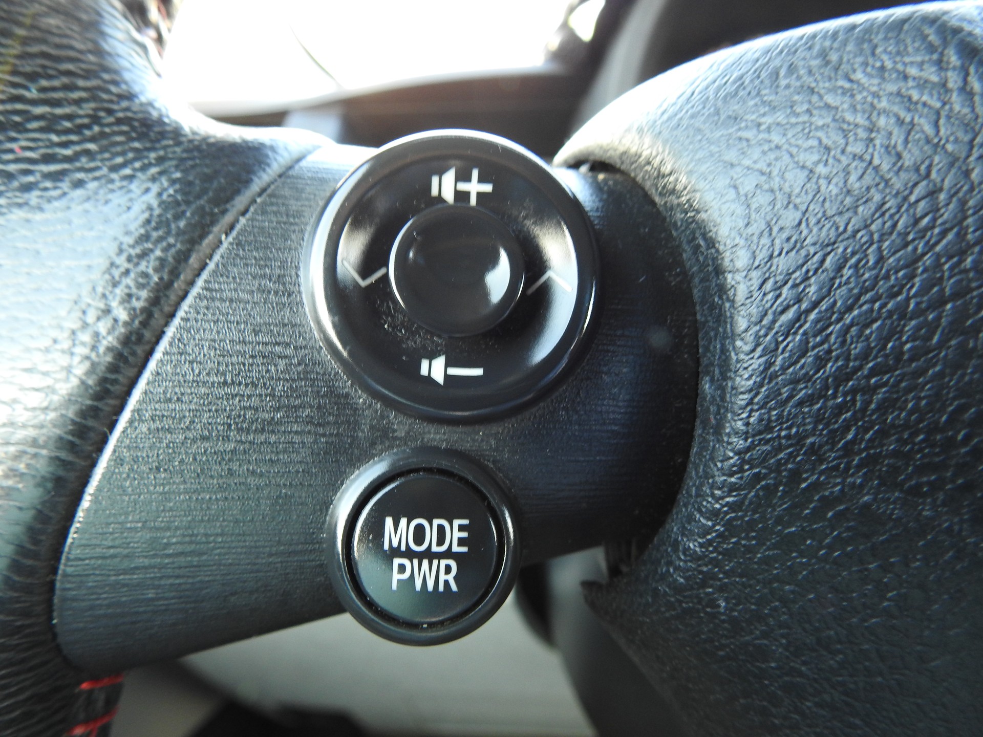 TOYOTA iQ 1.33 Dual VVT-i Linea Sol Premium-image-25