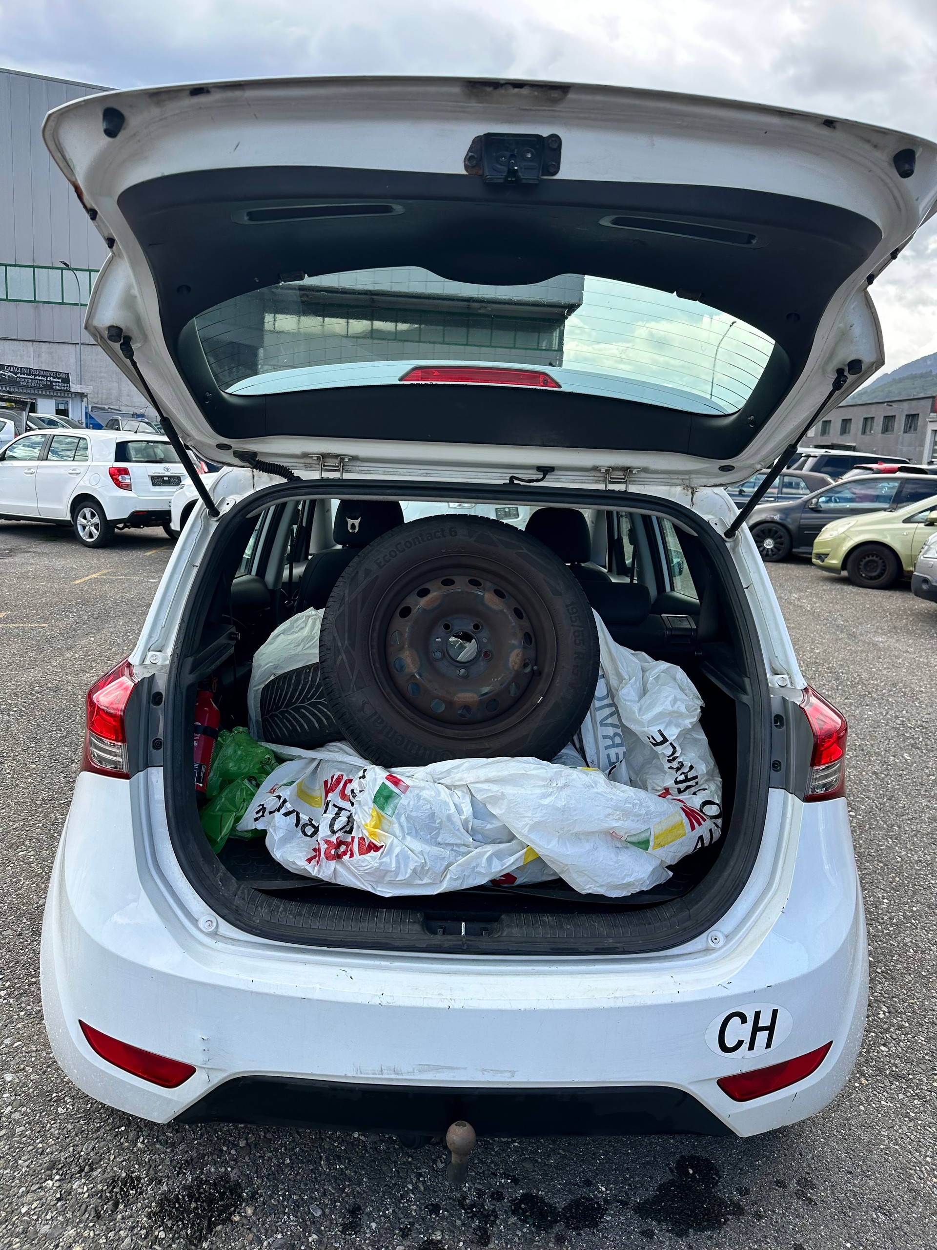 HYUNDAI i20 1.6 CRDi Premium-image-9