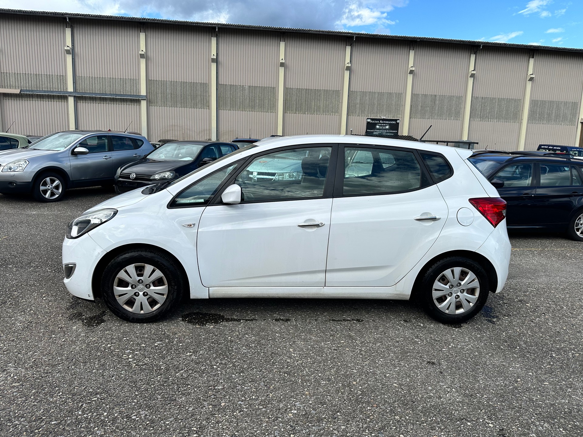 HYUNDAI i20 1.6 CRDi Premium-image-4