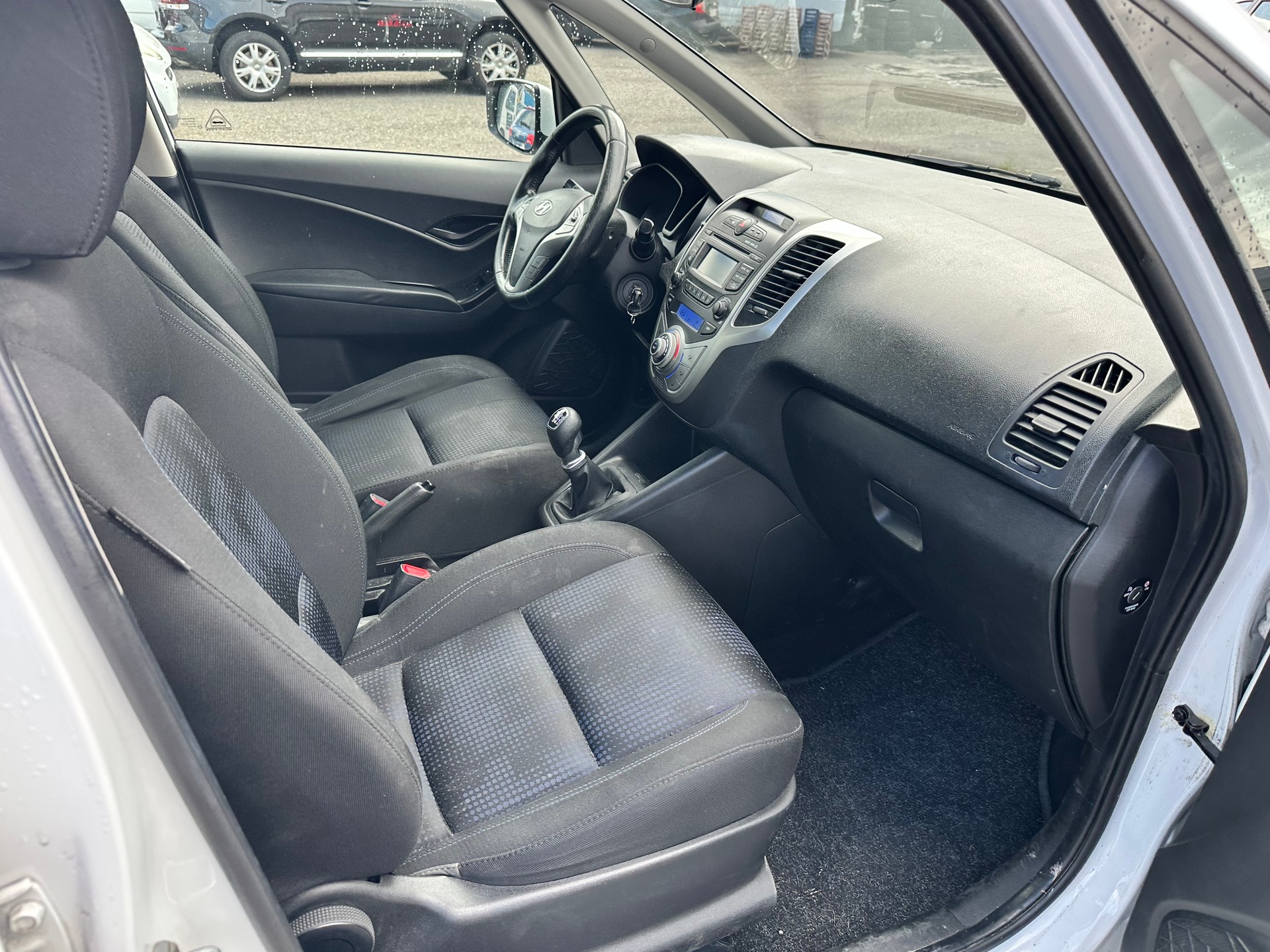 HYUNDAI i20 1.6 CRDi Premium-image-13