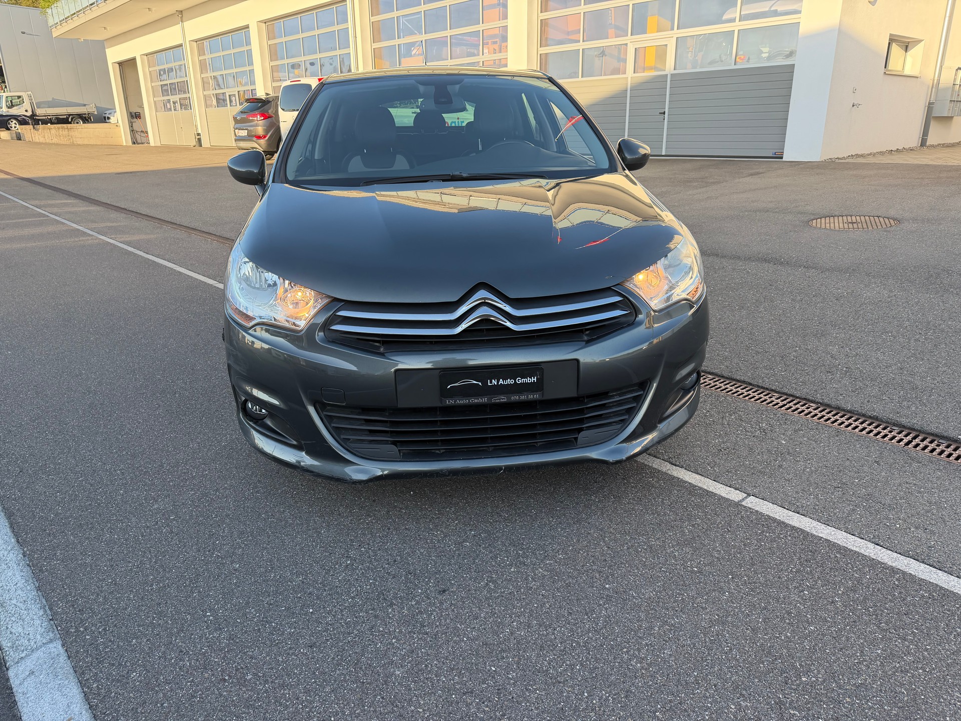 CITROEN C4 Berline 1.6 VTi Swiss Style-image-1