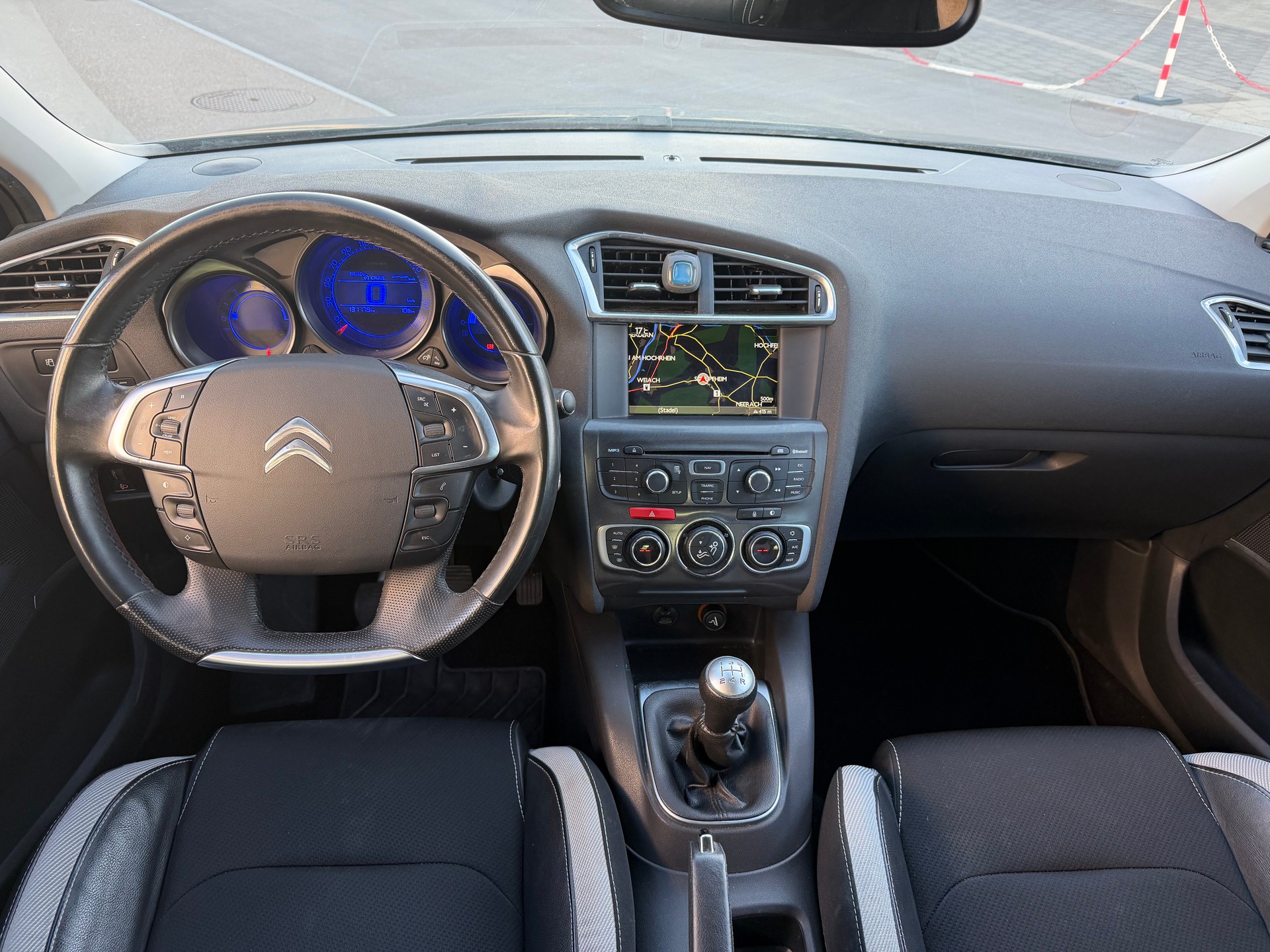 CITROEN C4 Berline 1.6 VTi Swiss Style-image-9