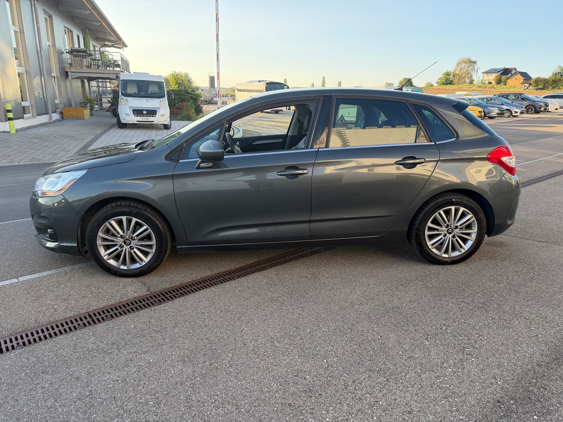 CITROEN C4 Berline 1.6 VTi Swiss Style-image-8