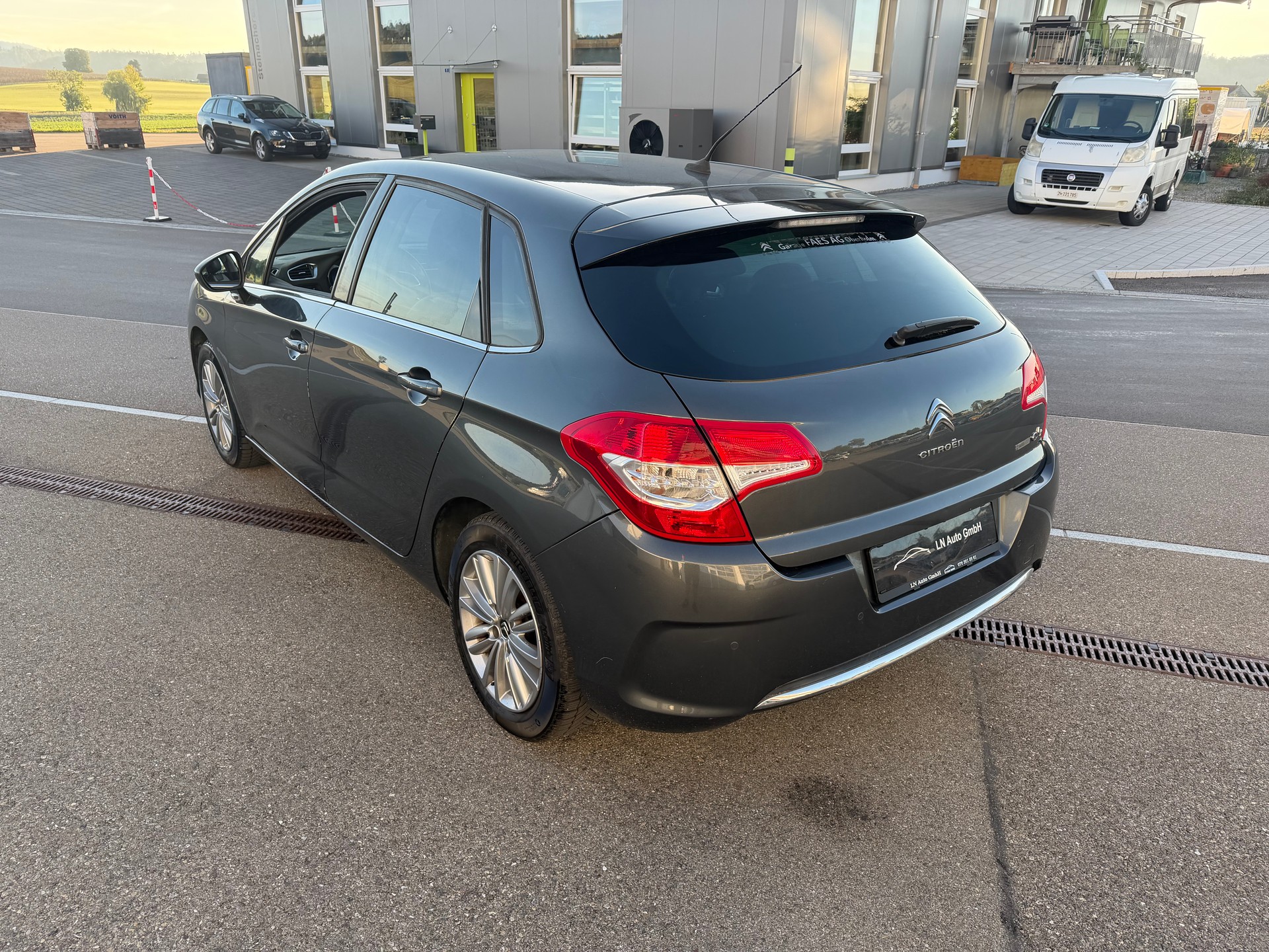 CITROEN C4 Berline 1.6 VTi Swiss Style-image-7