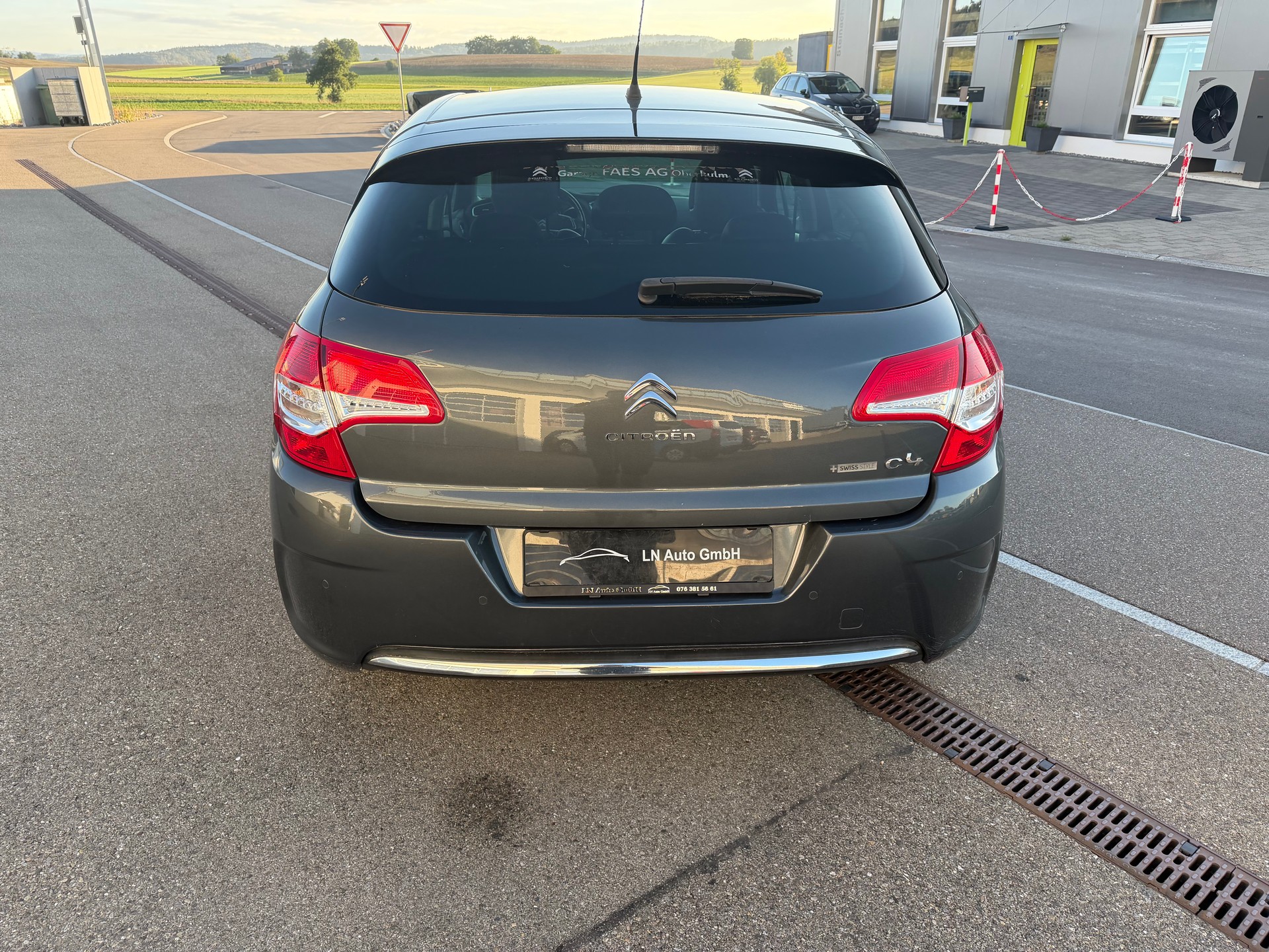 CITROEN C4 Berline 1.6 VTi Swiss Style-image-6