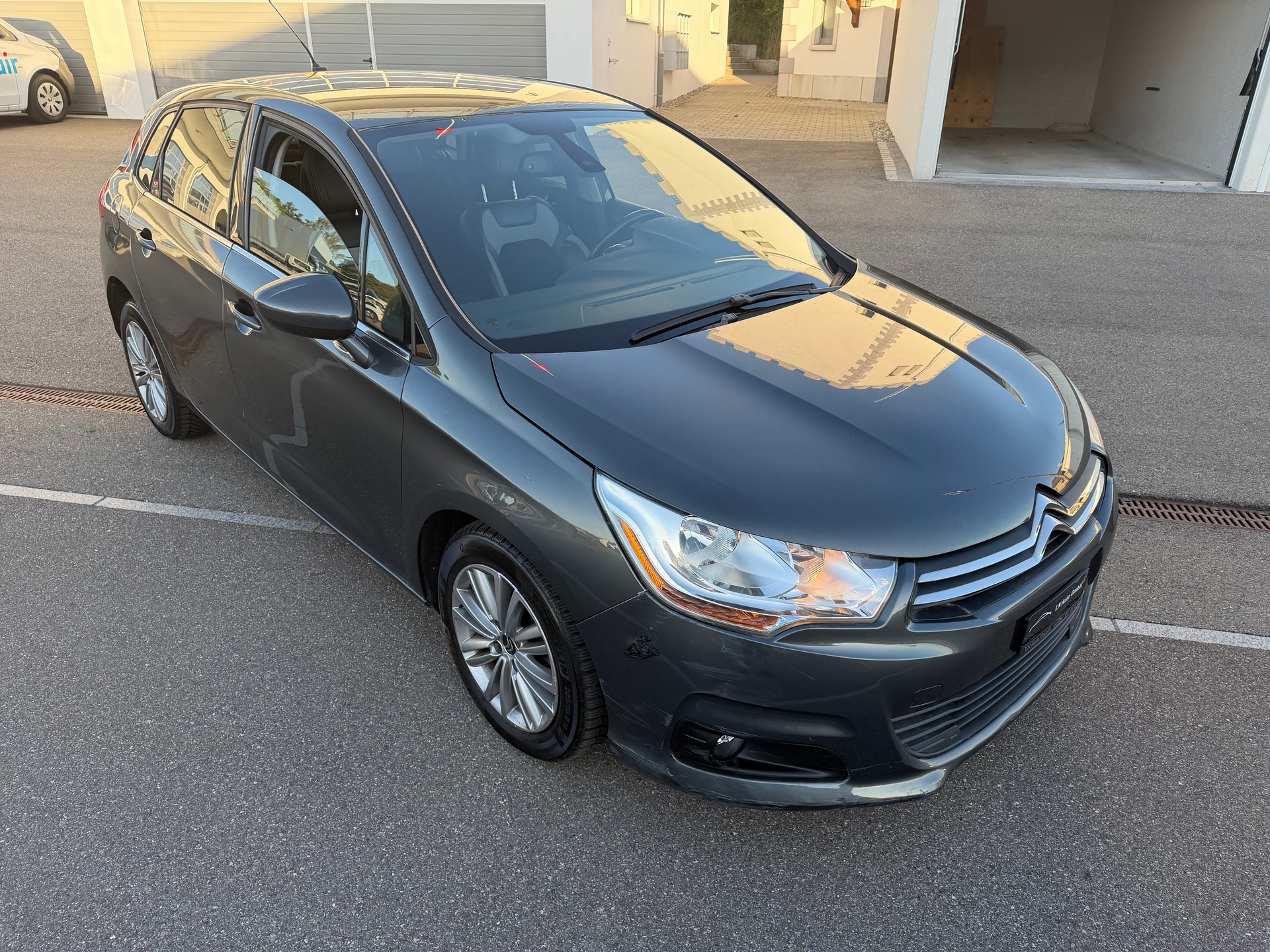 CITROEN C4 Berline 1.6 VTi Swiss Style-image-2