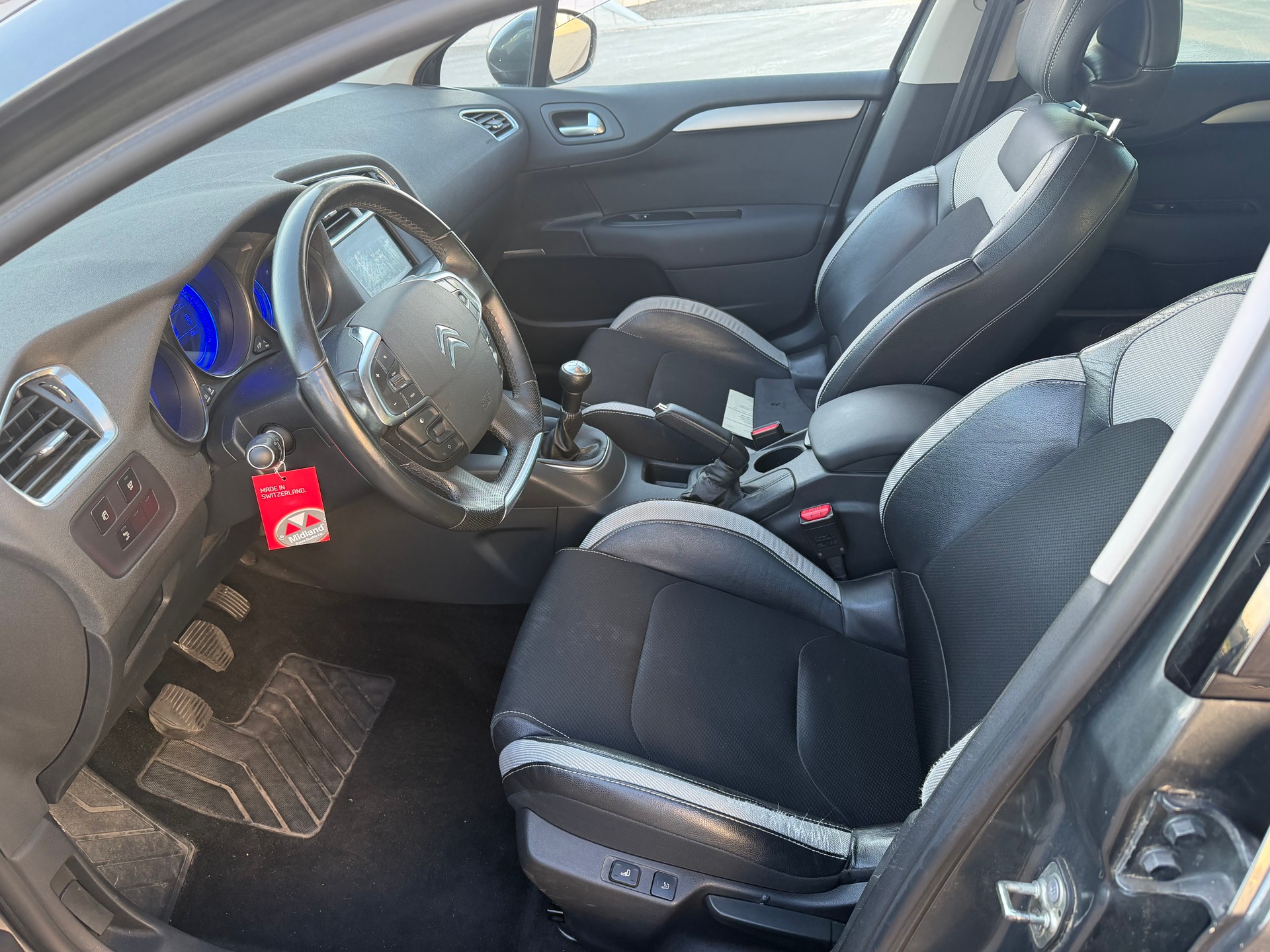 CITROEN C4 Berline 1.6 VTi Swiss Style-image-11