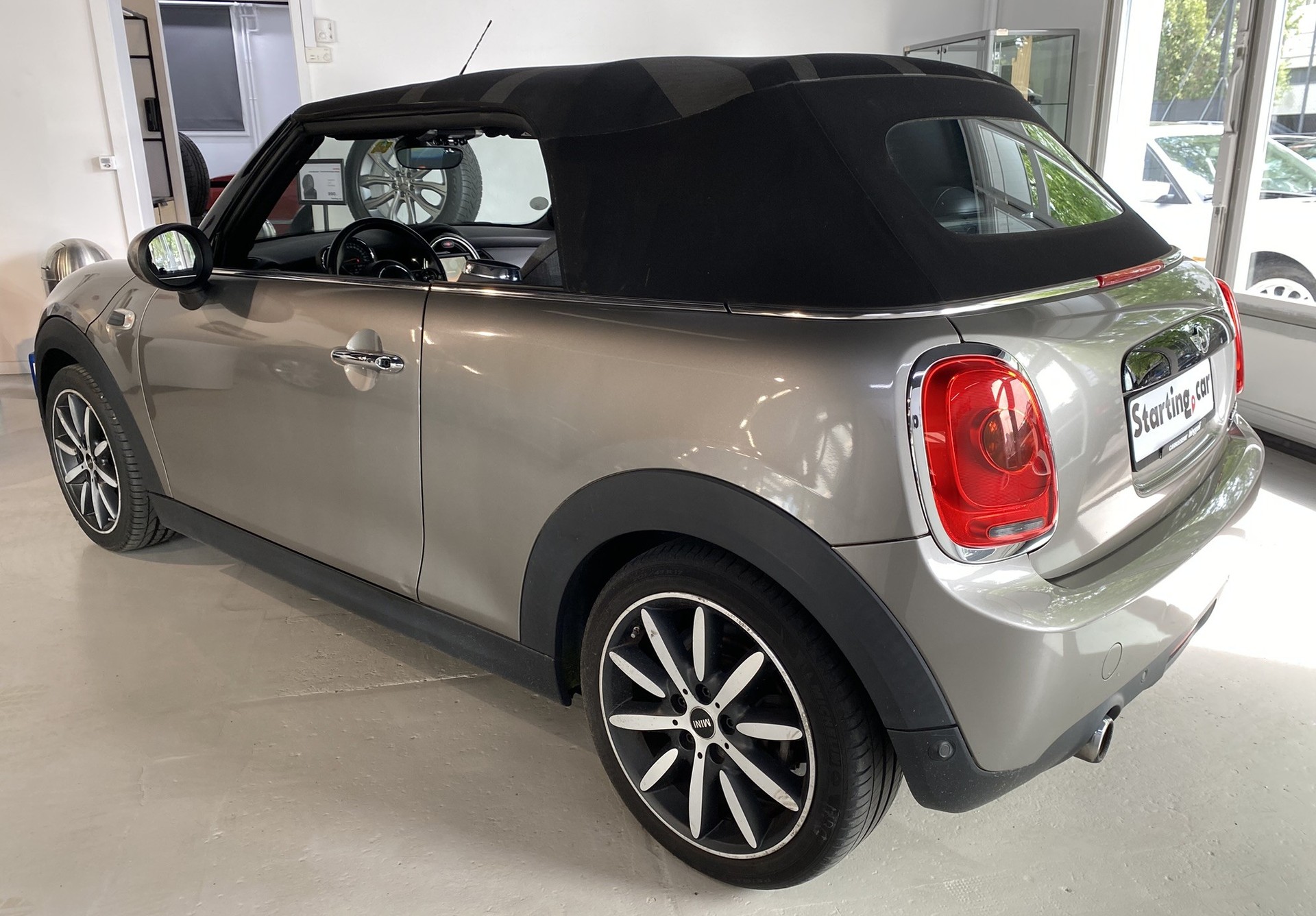 MINI Cooper D Cabriolet Steptronic-image-5