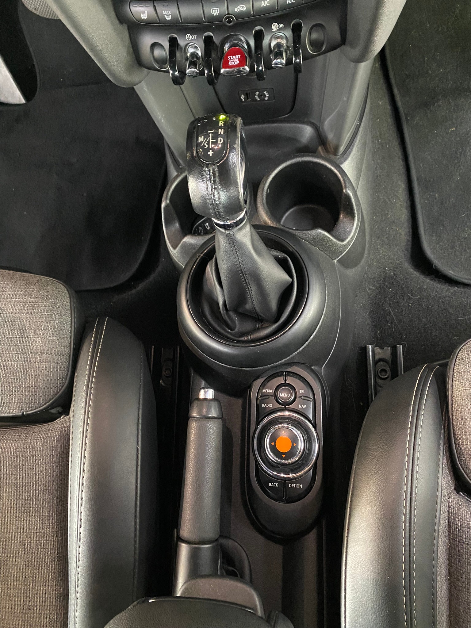 MINI Cooper D Cabriolet Steptronic-image-15