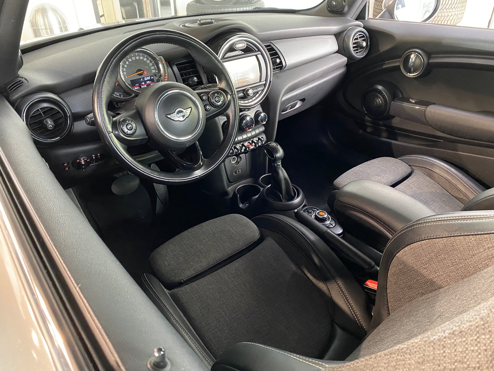 MINI Cooper D Cabriolet Steptronic-image-13