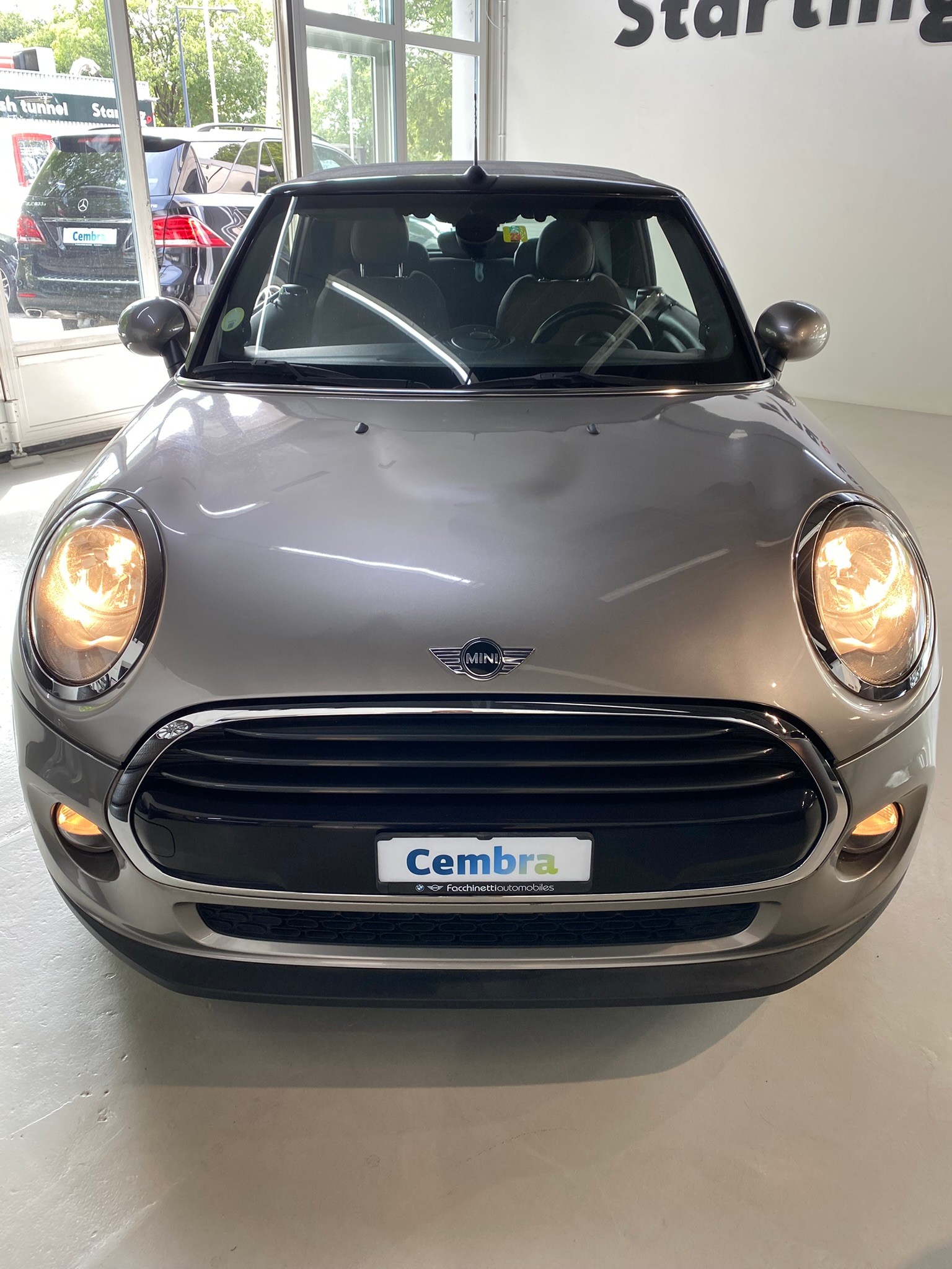 MINI Cooper D Cabriolet Steptronic-image-1