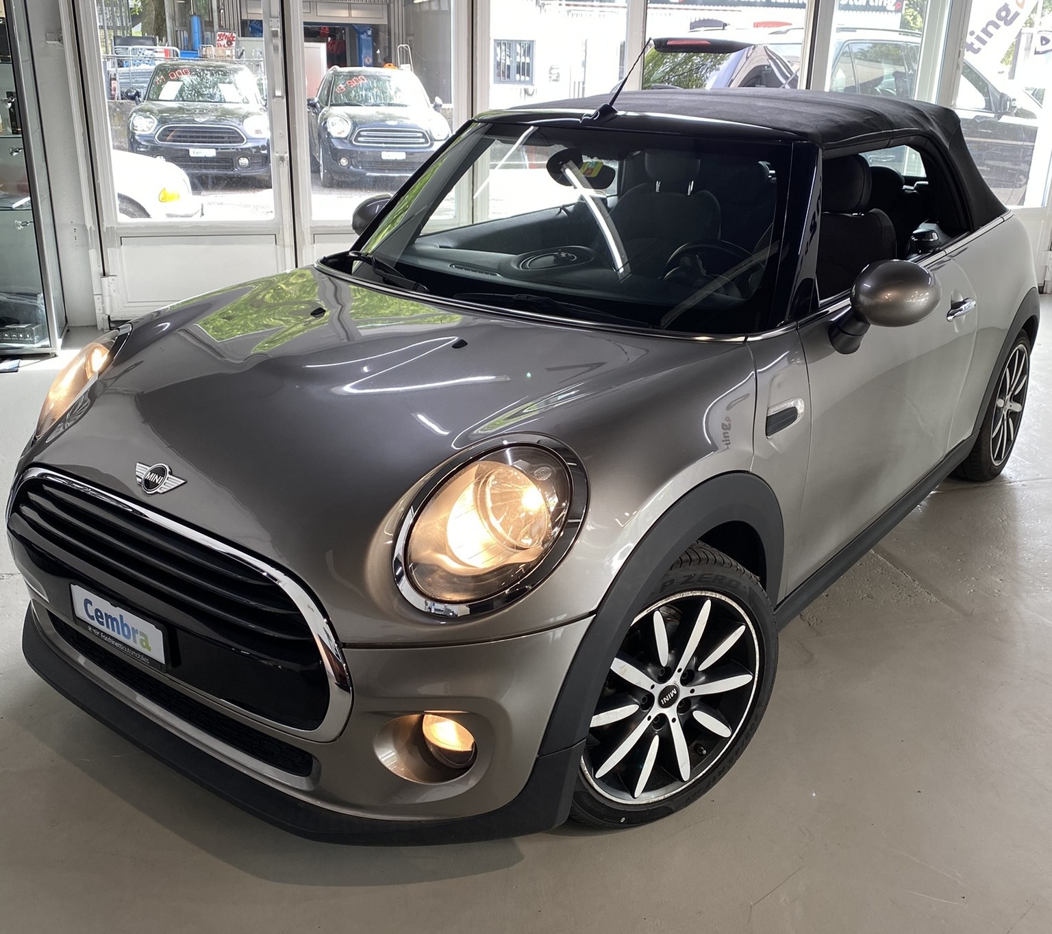 MINI Cooper D Cabriolet Steptronic-image-2