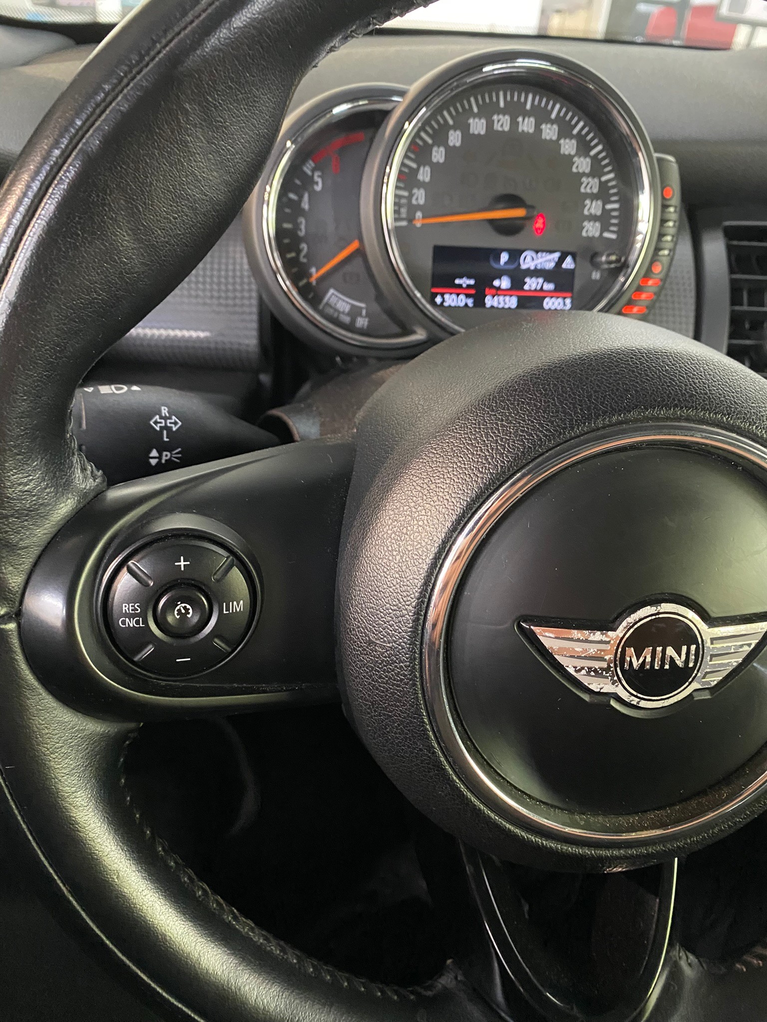 MINI Cooper D Cabriolet Steptronic-image-18