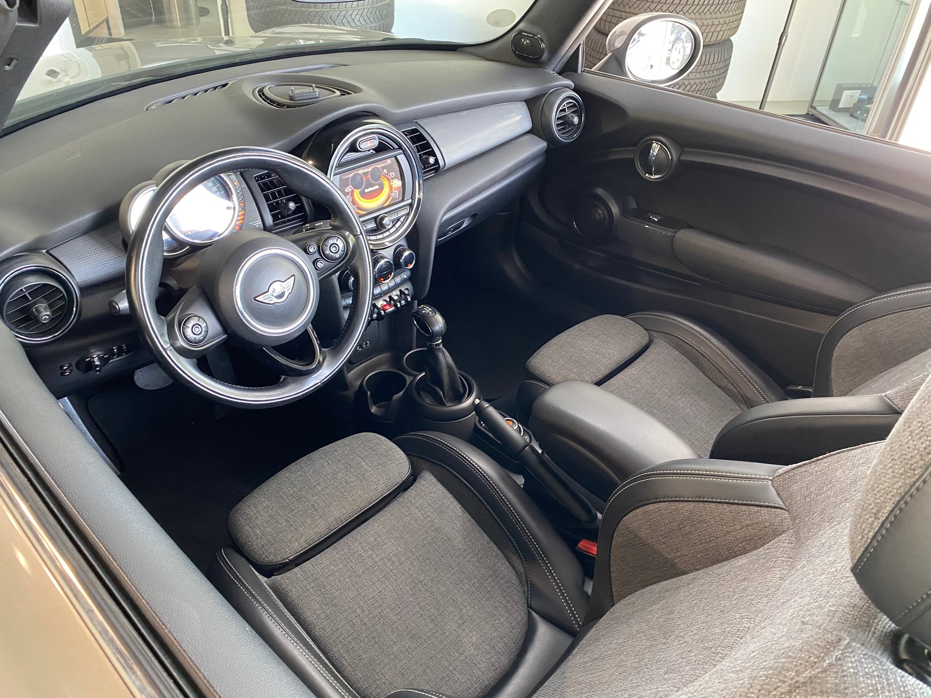 MINI Cooper D Cabriolet Steptronic-image-14