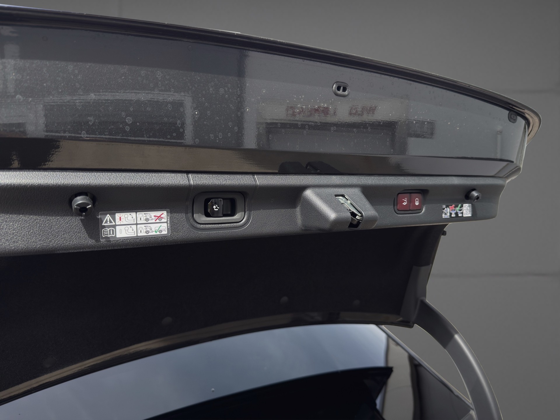 MERCEDES-BENZ EQE 350 4 Matic Executive Edition AMG Line-image-4