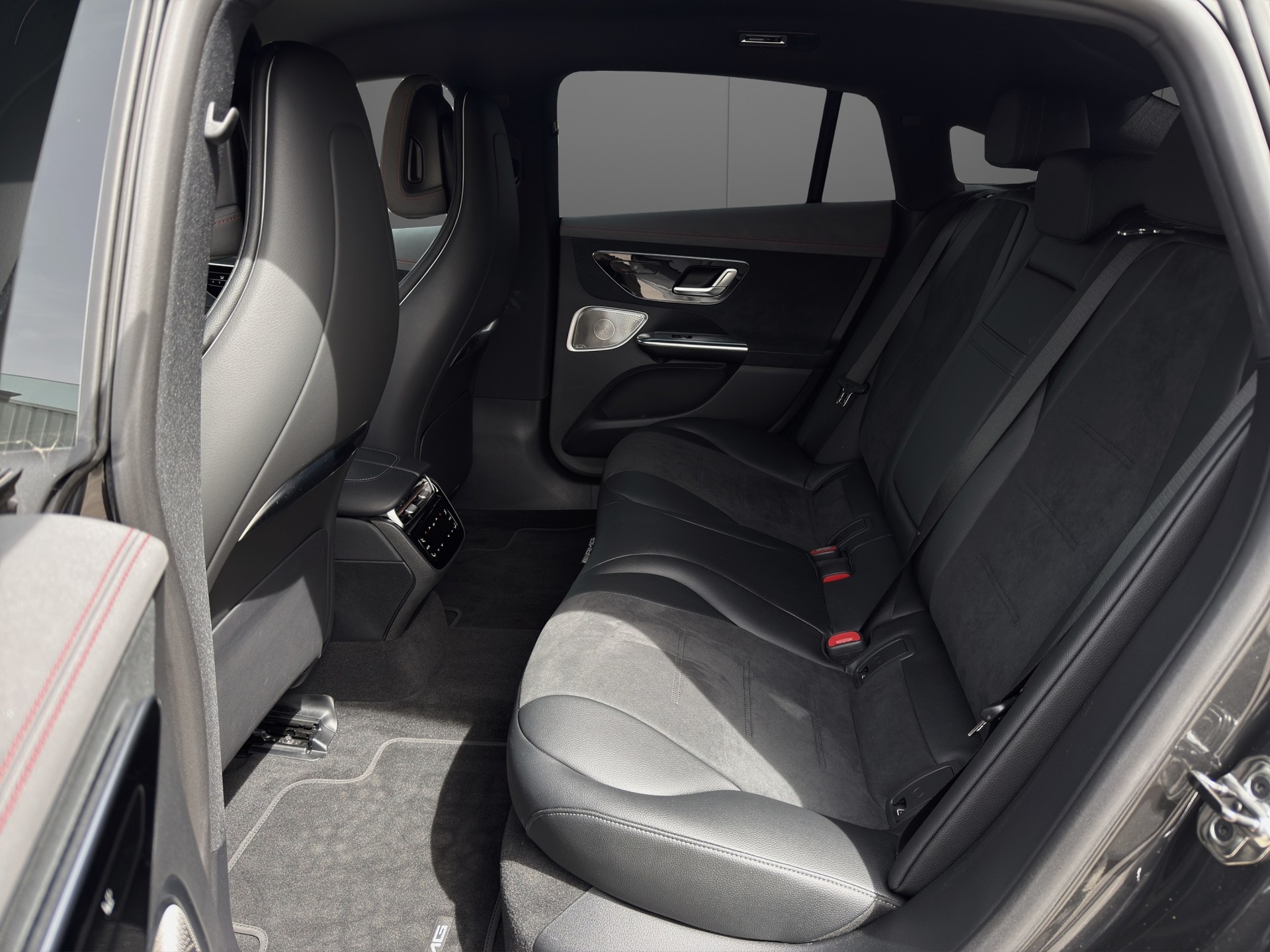 MERCEDES-BENZ EQE 350 4 Matic Executive Edition AMG Line-image-10
