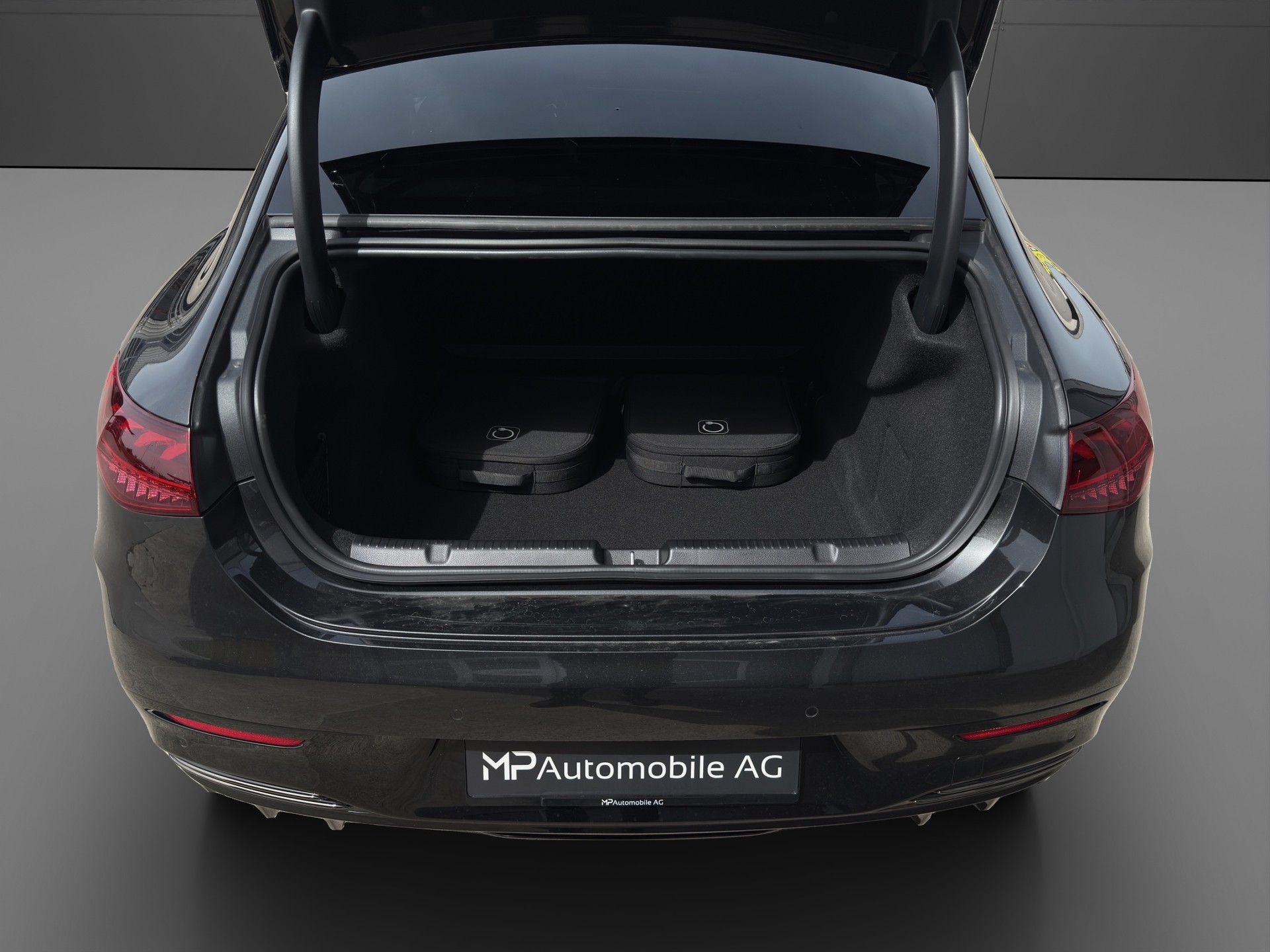 MERCEDES-BENZ EQE 350 4 Matic Executive Edition AMG Line-showroom-element-3