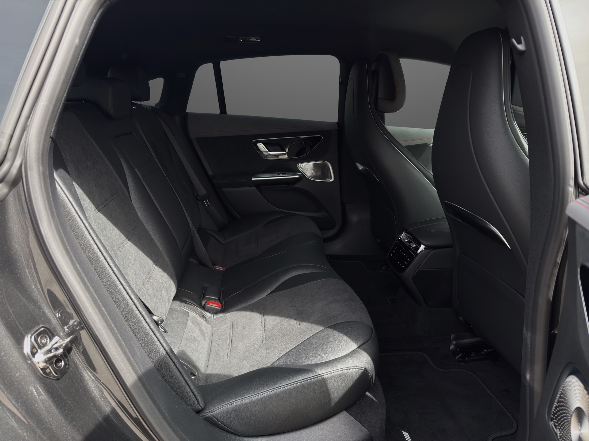 MERCEDES-BENZ EQE 350 4 Matic Executive Edition AMG Line-image-11
